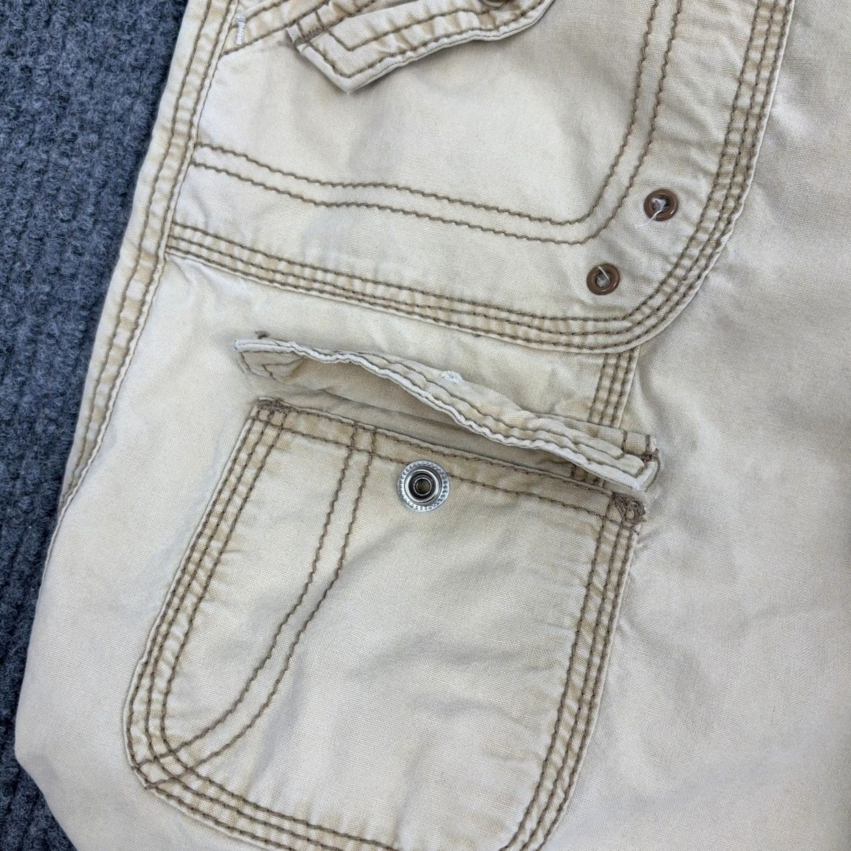 Vintage VINTAGE Unionbay Cargo Pants Womens 13 Tan Cotton Wide Leg Utility Y2K Grunge Skater Size 34" / US 12 / IT 48 - 4 Thumbnail