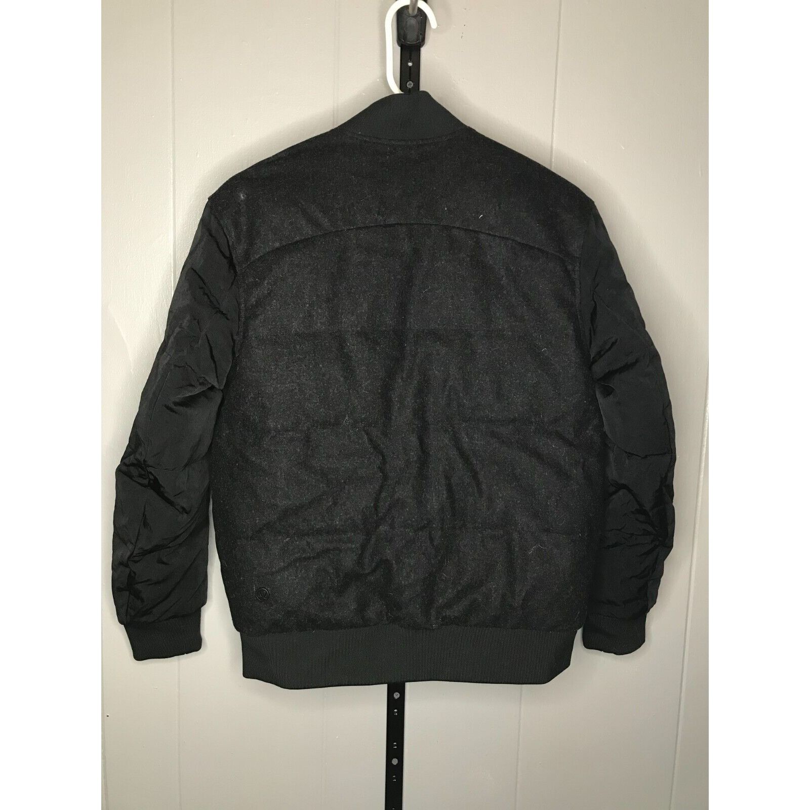 Lululemon Lululemon Roam Far Wool Reversible Down Bomber Jacket Women' Size M / US 6-8 / IT 42-44 - 2 Thumbnail