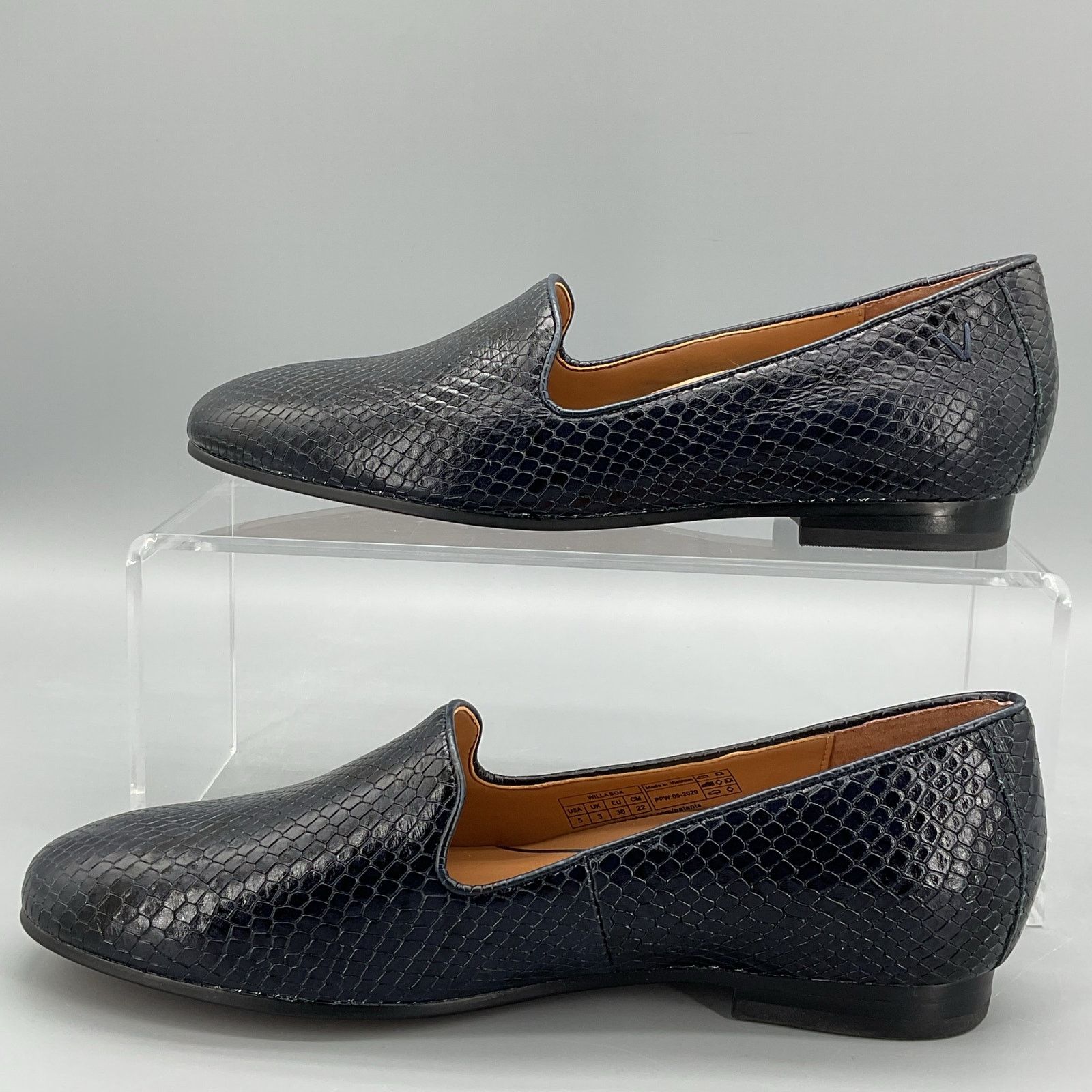 Vionic Vionic Women Willa Boa Snakeskin Embossed Loafer Navy Size 5 Size US 5 / IT 35 - 2 Thumbnail