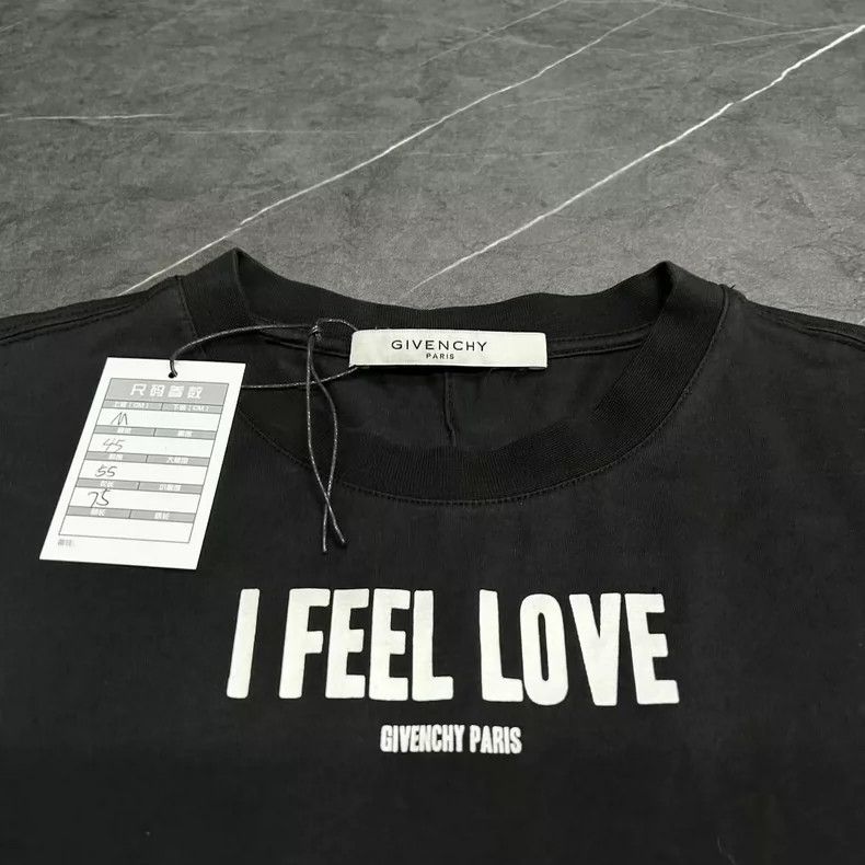Givenchy Givenchy I FEEL LOVE Short Sleeve Size M Size US M / EU 48-50 / 2 - 4 Thumbnail
