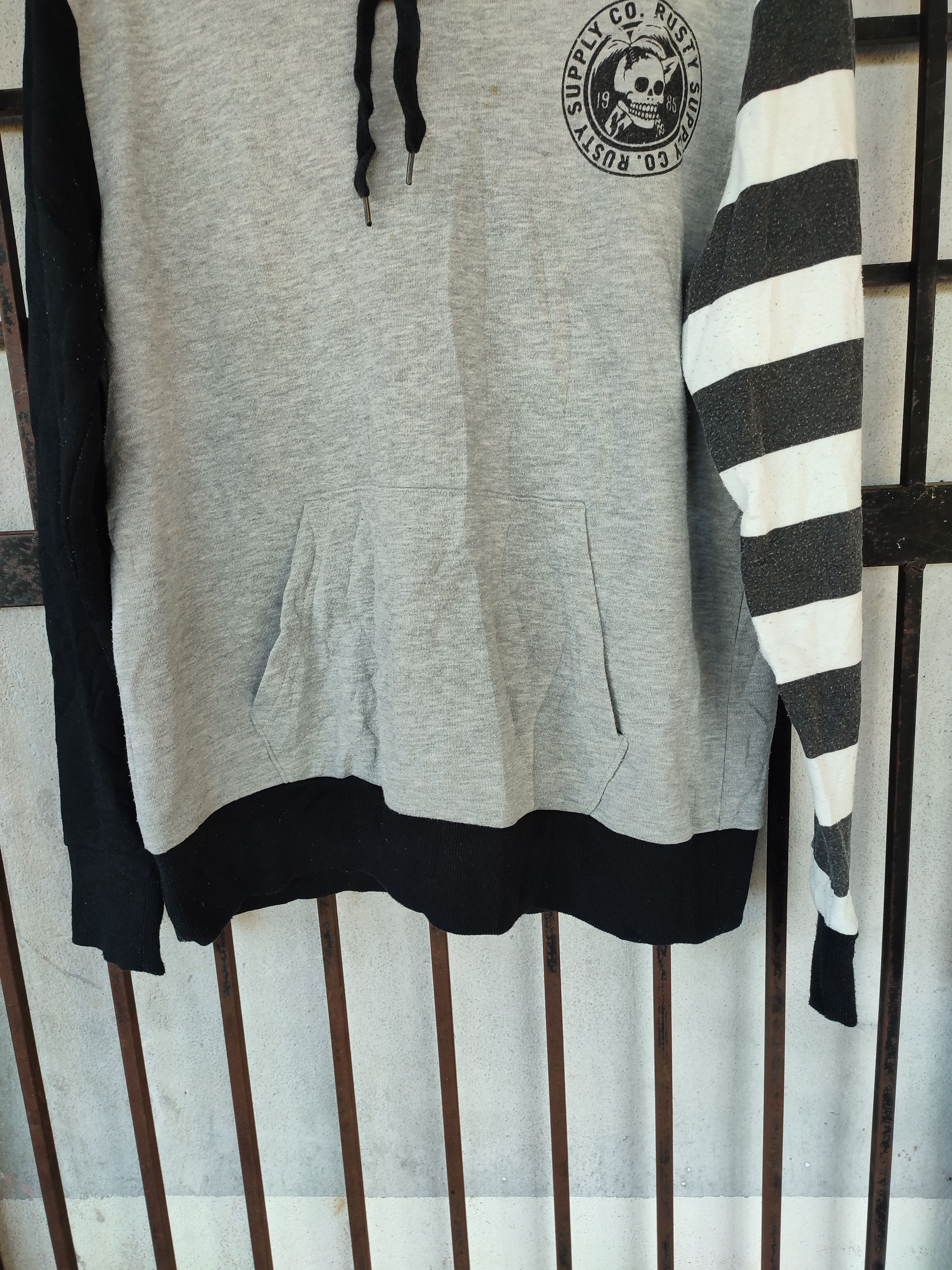 Japanese Brand Crazy Vintage Rusty Skull Hoodies Size US M / EU 48-50 / 2 - 5 Thumbnail