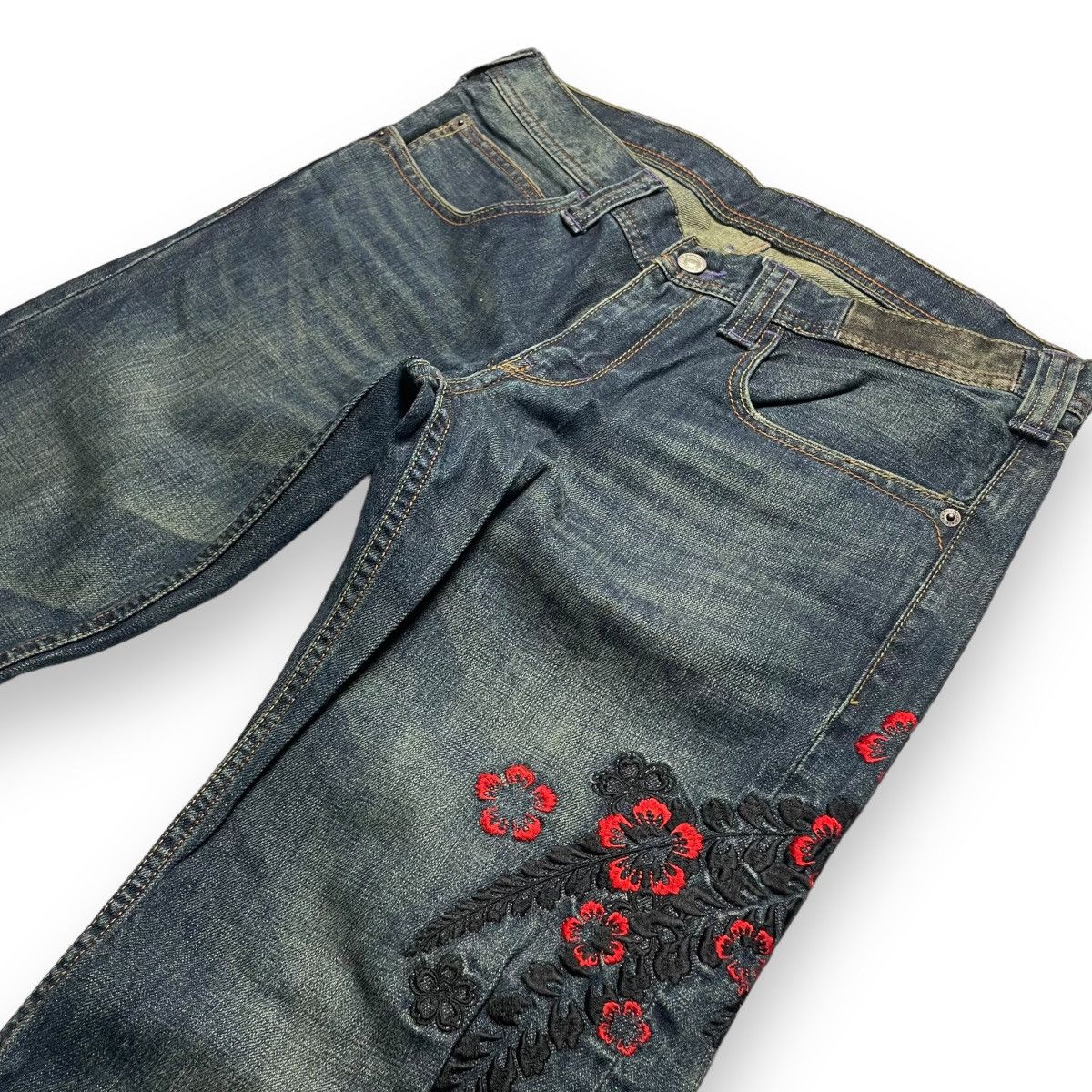 Takeo Kikuchi 🇯🇵 TAKEO KIKUCHI EMBROIDERED FLORAL DENIM PANTS Size 31" - 3 Thumbnail