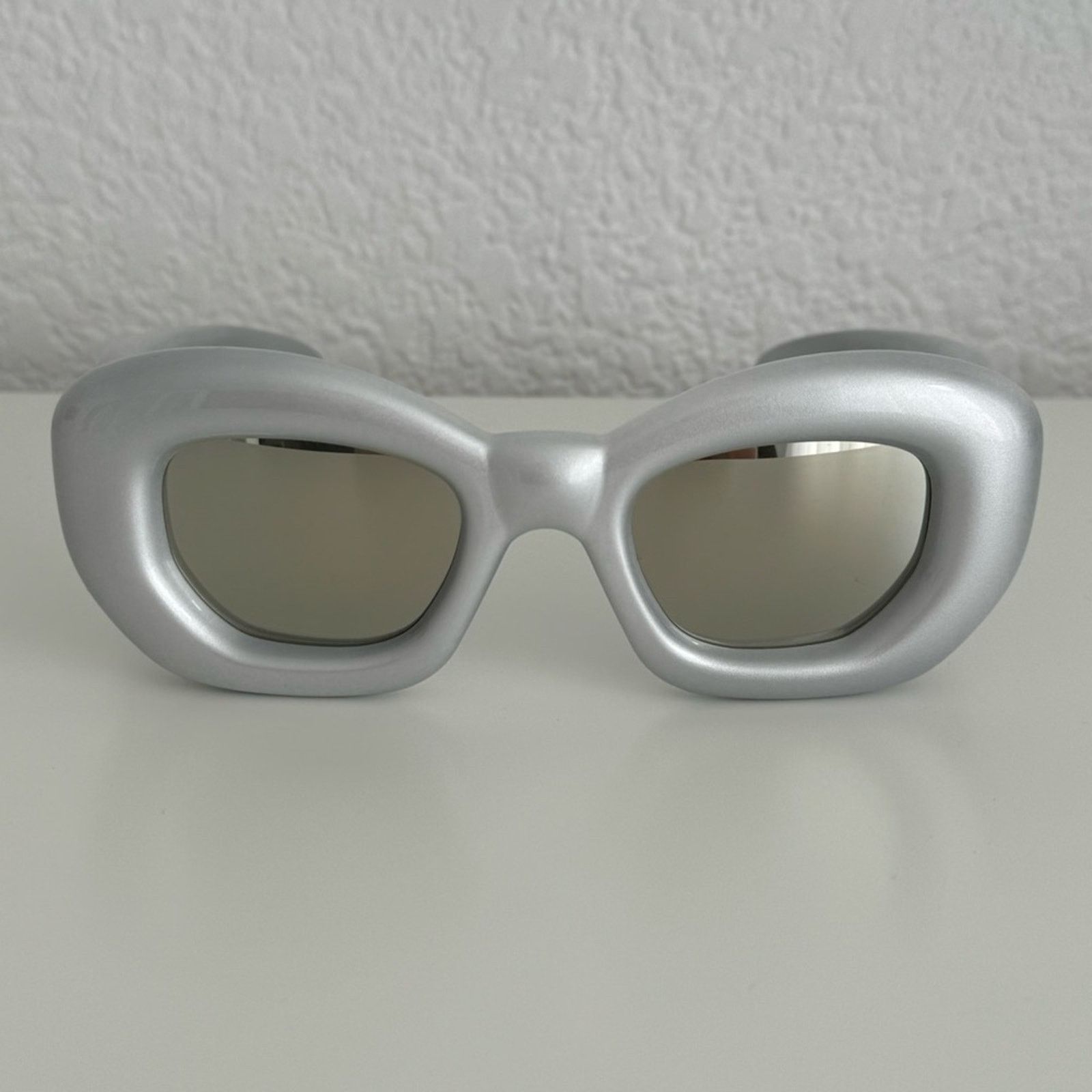 Loewe New! Loewe Silver Sunglasses LW40117I 20C, Authentic Size ONE SIZE - 4 Thumbnail