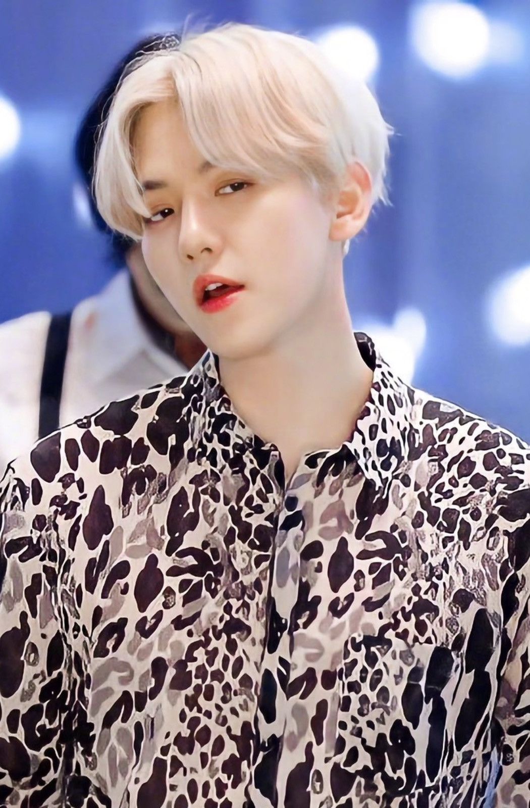 Saint Laurent Paris Snow leopard print crepe shirt size 40 Size US M / EU 48-50 / 2 - 4 Thumbnail