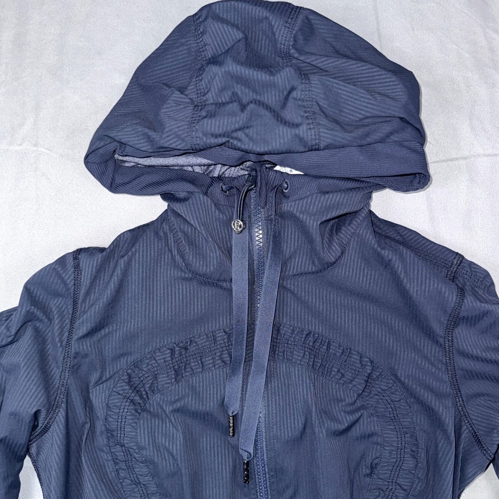 Lululemon Lululemon Hooded Jacket Midnight Navy Ruched Zip Full Zip Sleeve Thumbholes Lightweight Breathable Slim Fit Women 6 JACKET Size M / US 6-8 / IT 42-44 - 4 Thumbnail