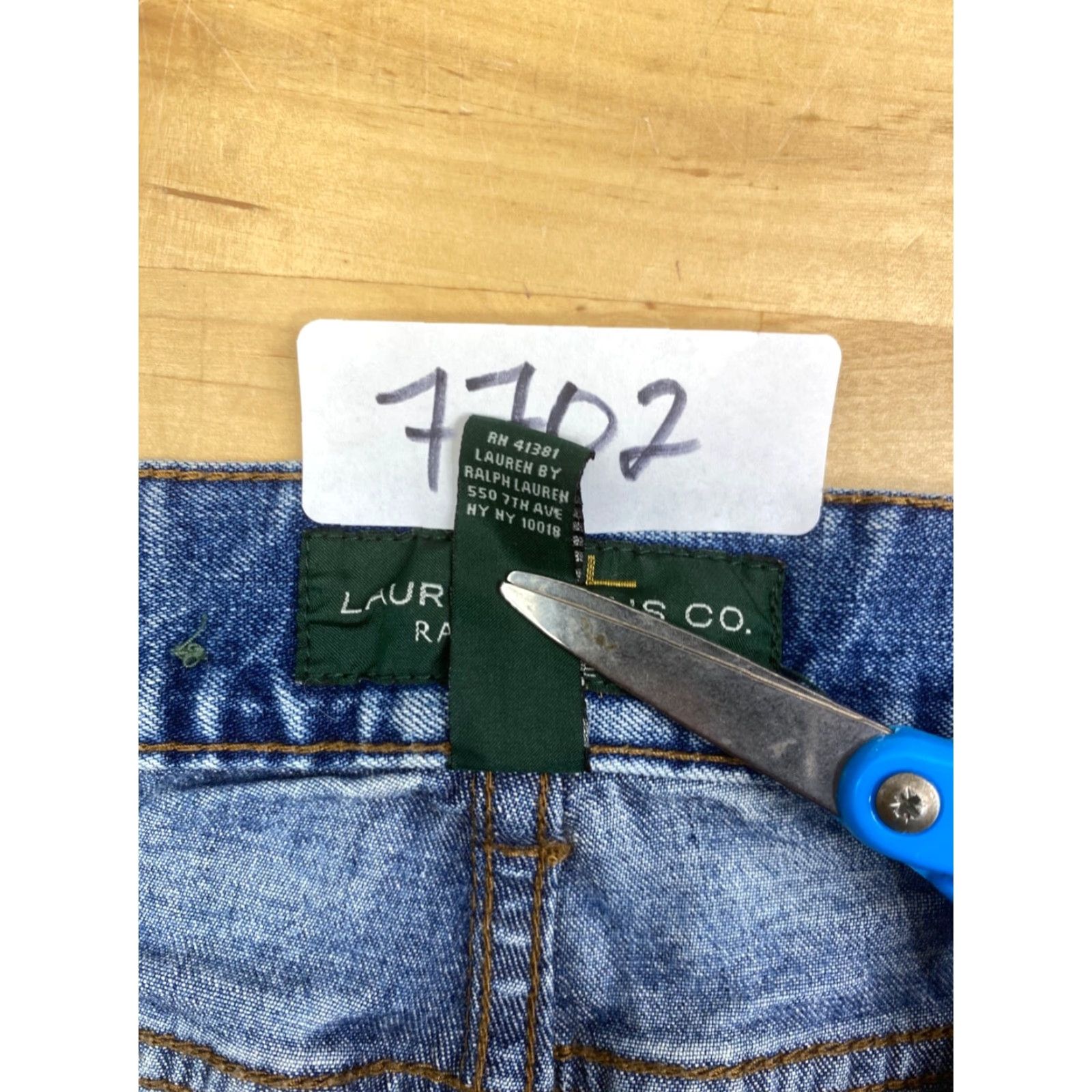Ralph Lauren Lauren Ralph Lauren Denim Shorts Womens 8P Blue Cutoff Raw Hem Mid Rise 7702 Size 30" / US 8 / IT 44 - 4 Thumbnail