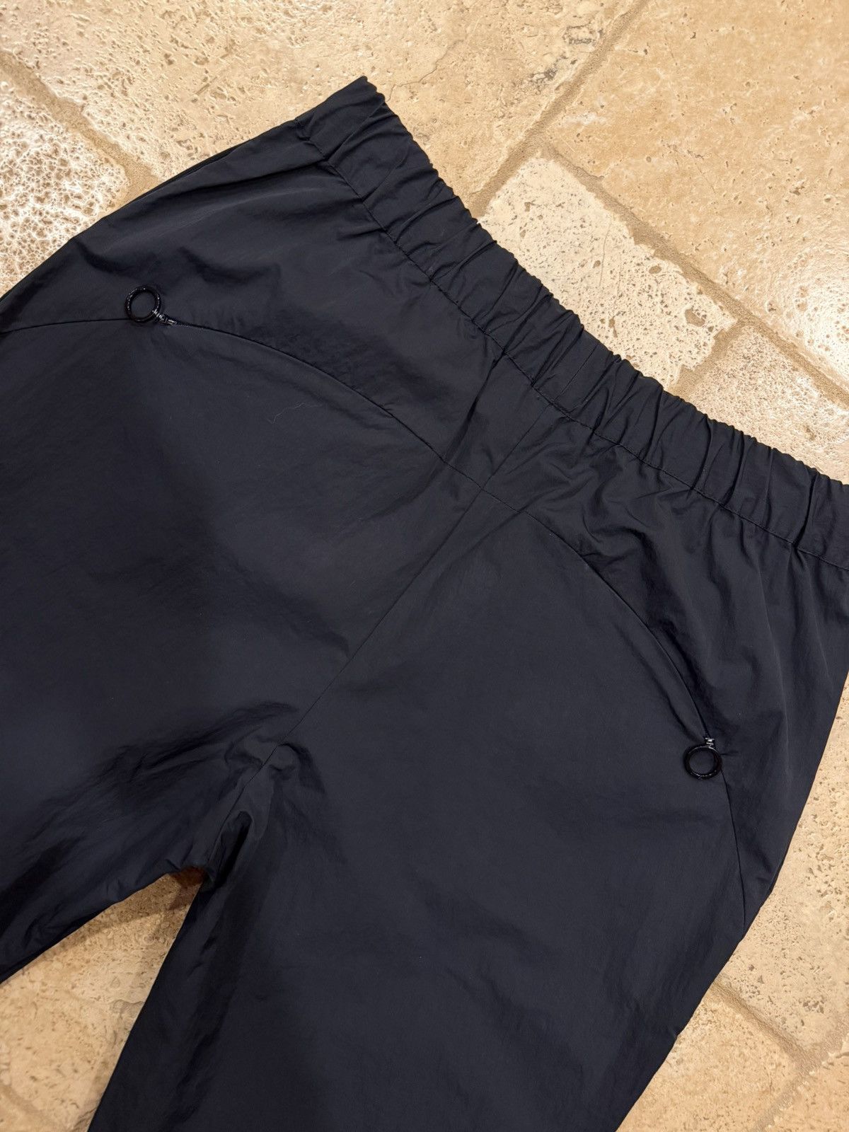 Louis Vuitton Louis Vuitton LV Logo Sample Shell Nylon Black Jogger Pants Size US 32 / EU 48 - 10 Thumbnail