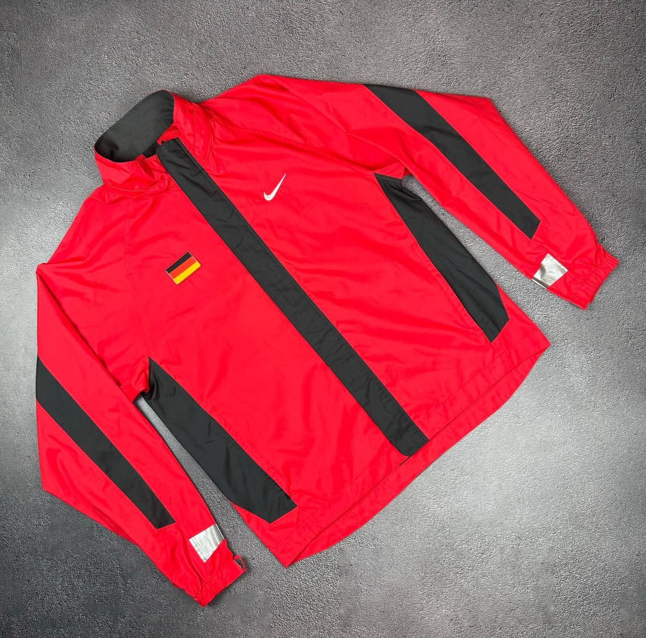 Nike Vintage Nike Windbreaker Track Retro Nylon Jacket Red Size US M / EU 48-50 / 2 - 1 Thumbnail