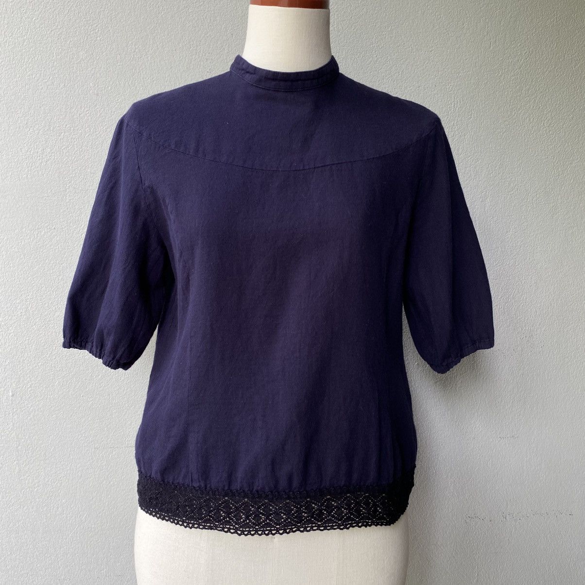 Issey Miyake I.S. Dark Navy Back Button Blouse with Lace Hem Size M / US 6-8 / IT 42-44 - 2 Thumbnail