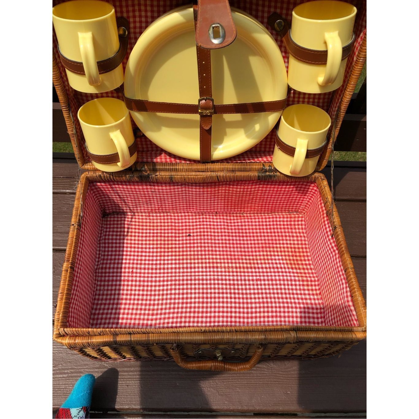 Other Vintage Women’s Brown Picnic Wicker Basket with Red and Whit Size ONE SIZE - 3 Thumbnail