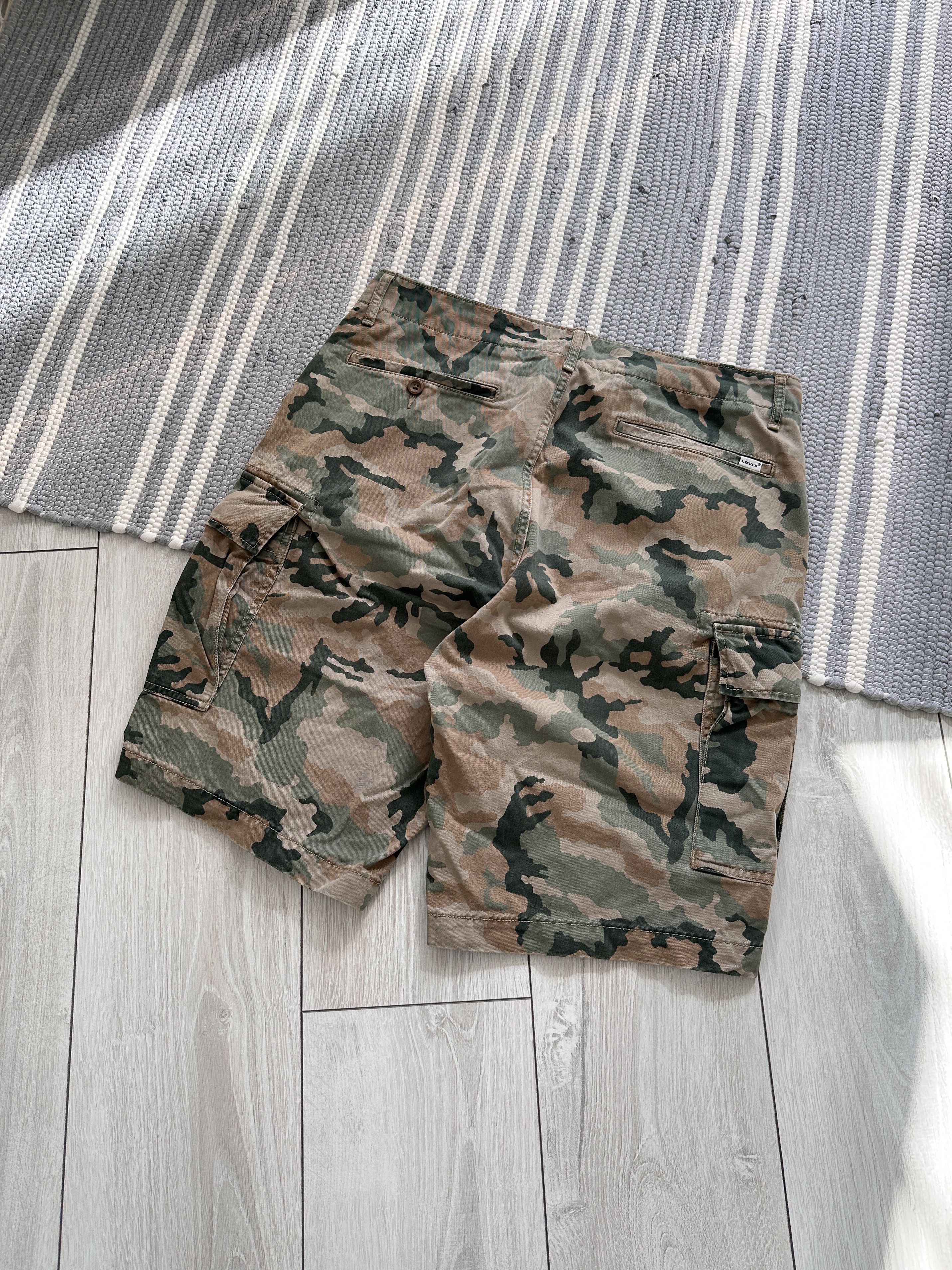 Levi's Vintage Levis Cargo Military Shorts Size 33 Size US 33 - 2 Thumbnail