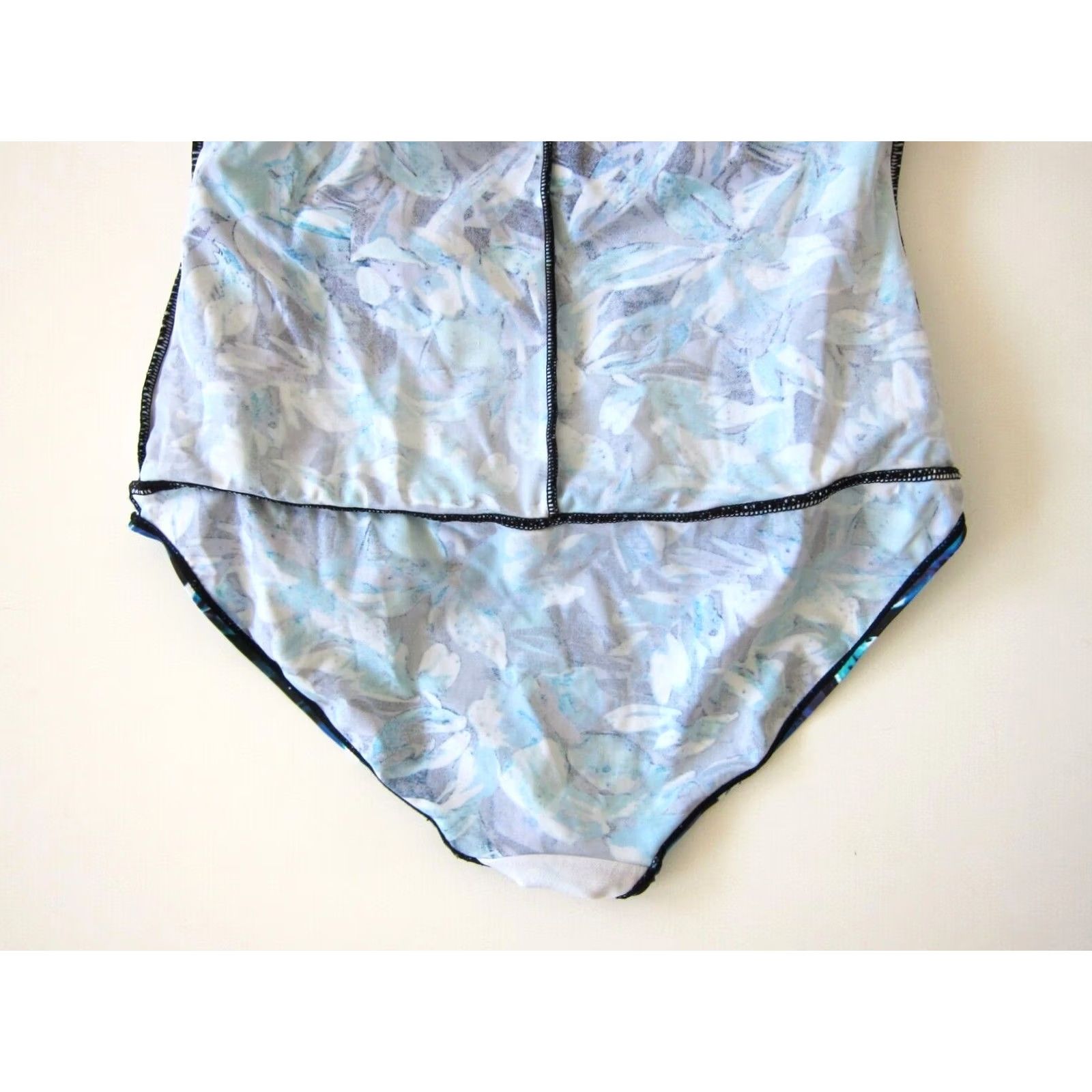 Vintage Jaclyn Smith One Piece Halter Slimming Floral Purple White Blue Dress 16 Women Swimsuit Size XXL / US 16-18 / IT 52-54 - 6 Thumbnail