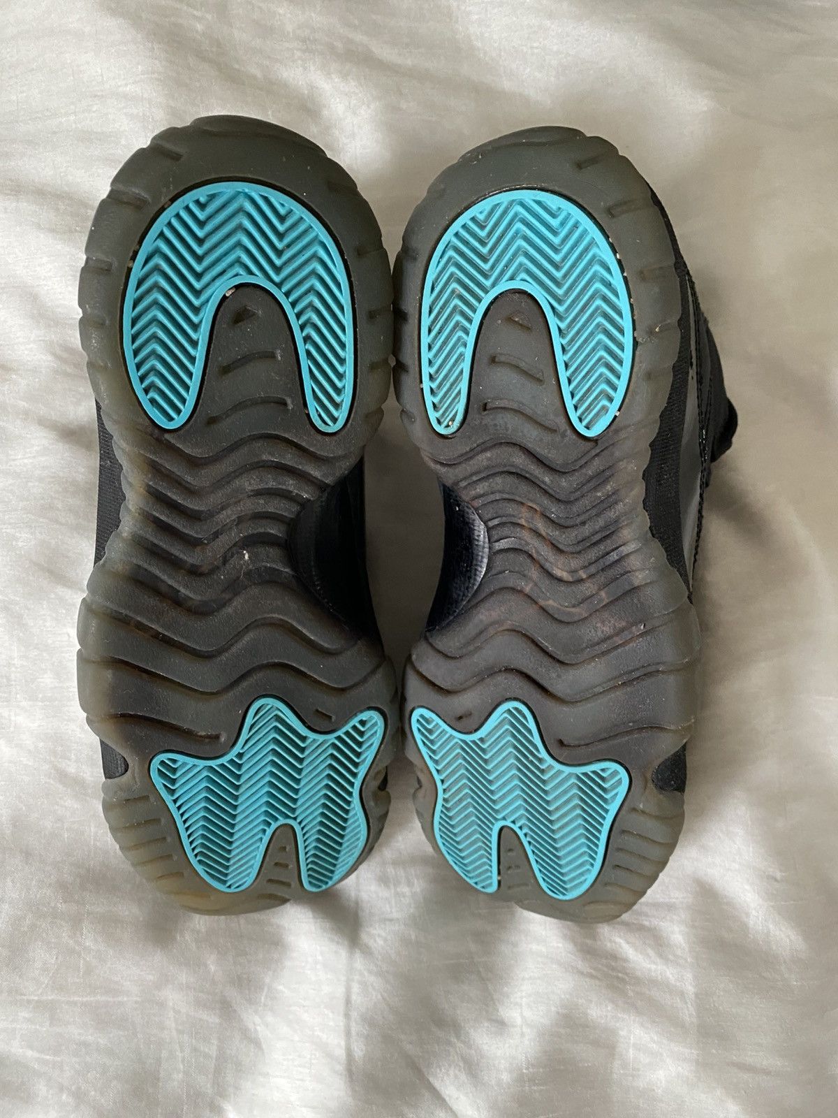 Jordan Brand × Nike Air Jordan XI Gamma Blue (GS) Size US 7 / EU 40 - 7 Thumbnail