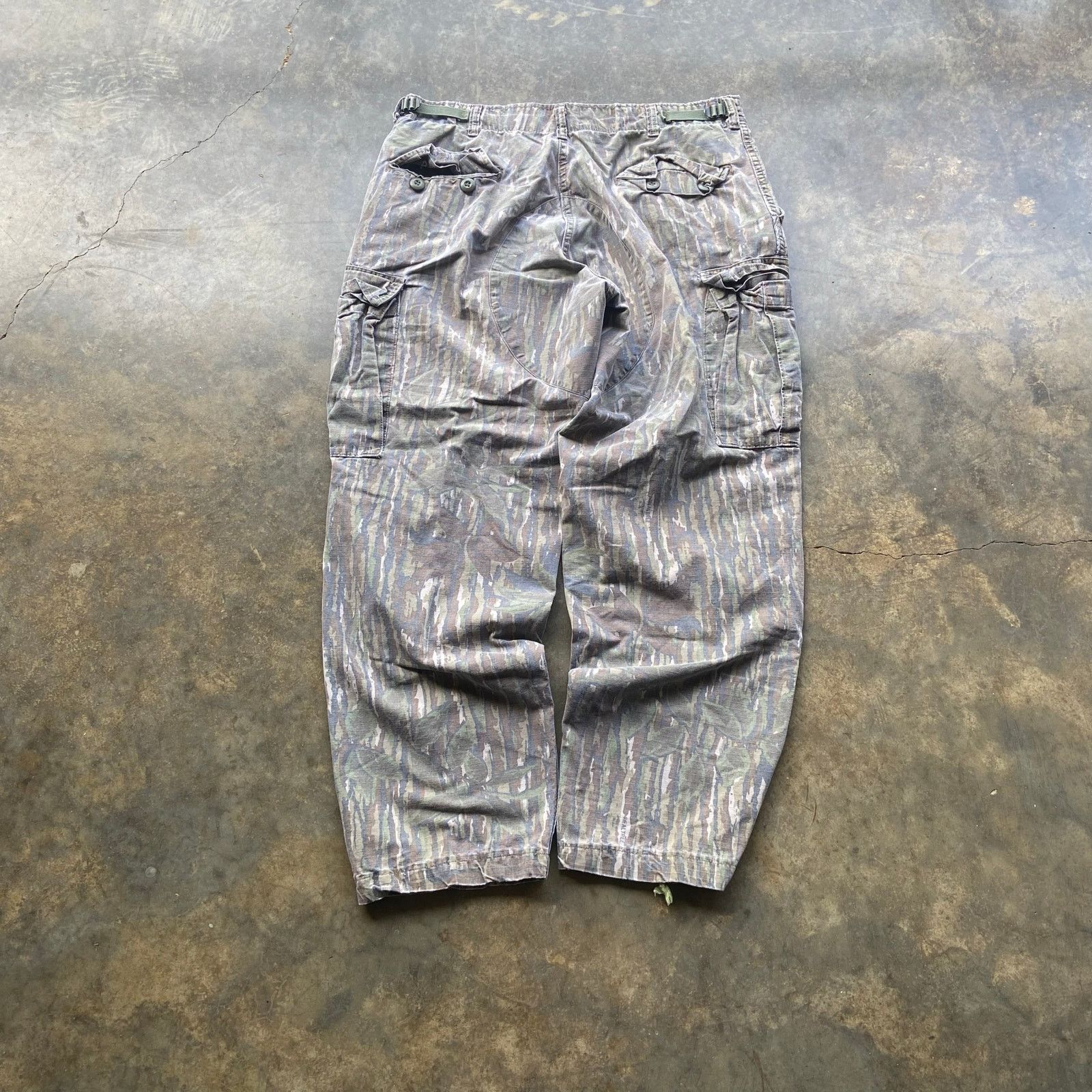 Mossy Oaks True Vintage Baggy Tree Camo Cargo Hunting Pants Size US 36 / EU 52 - 1 Thumbnail