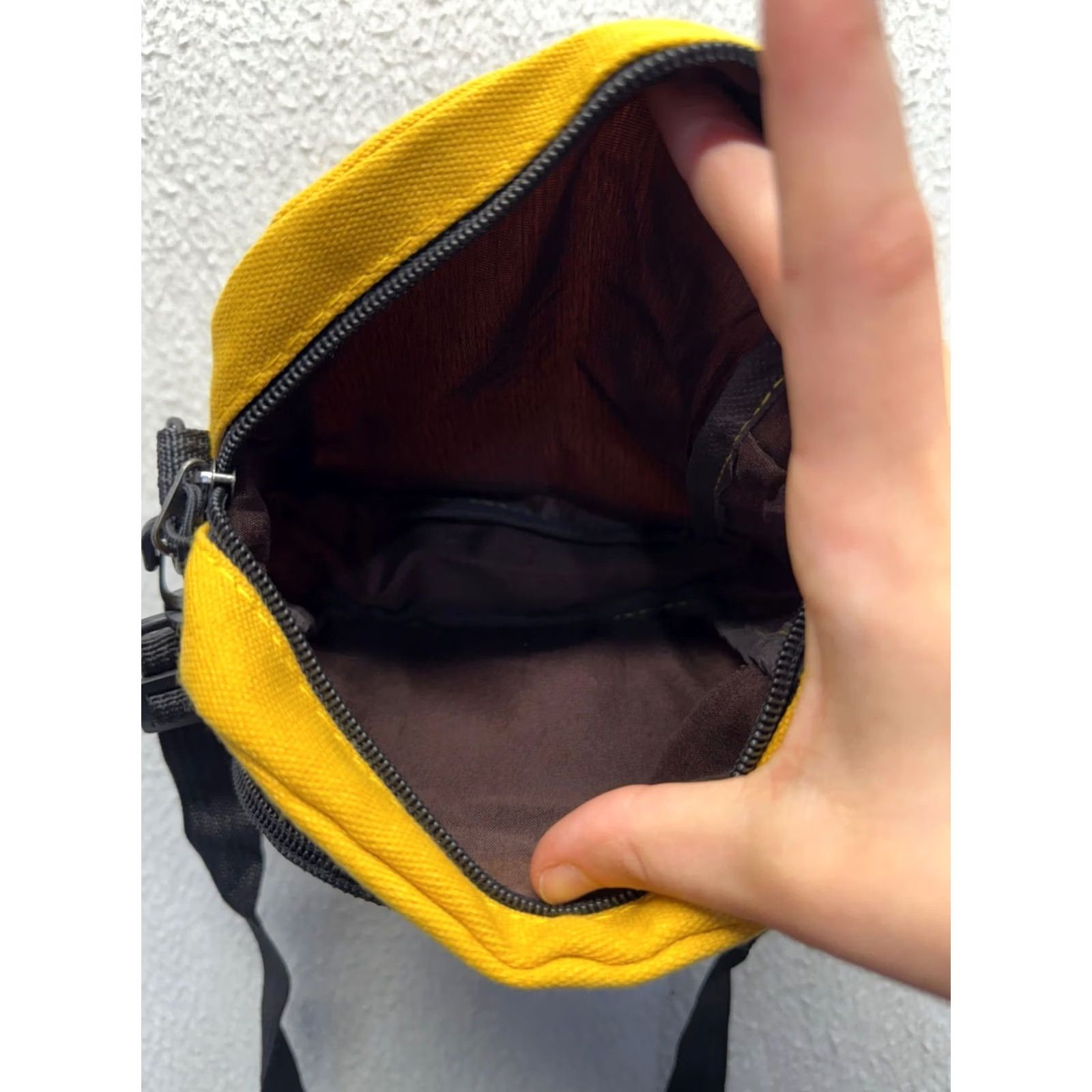 Vintage Yellow Canvas Crossbody Bag Shark Graphic & Adjustable Strap Womens 6.5" Canvas Exterior Zippered Pocket 9708 Size ONE SIZE - 5 Thumbnail