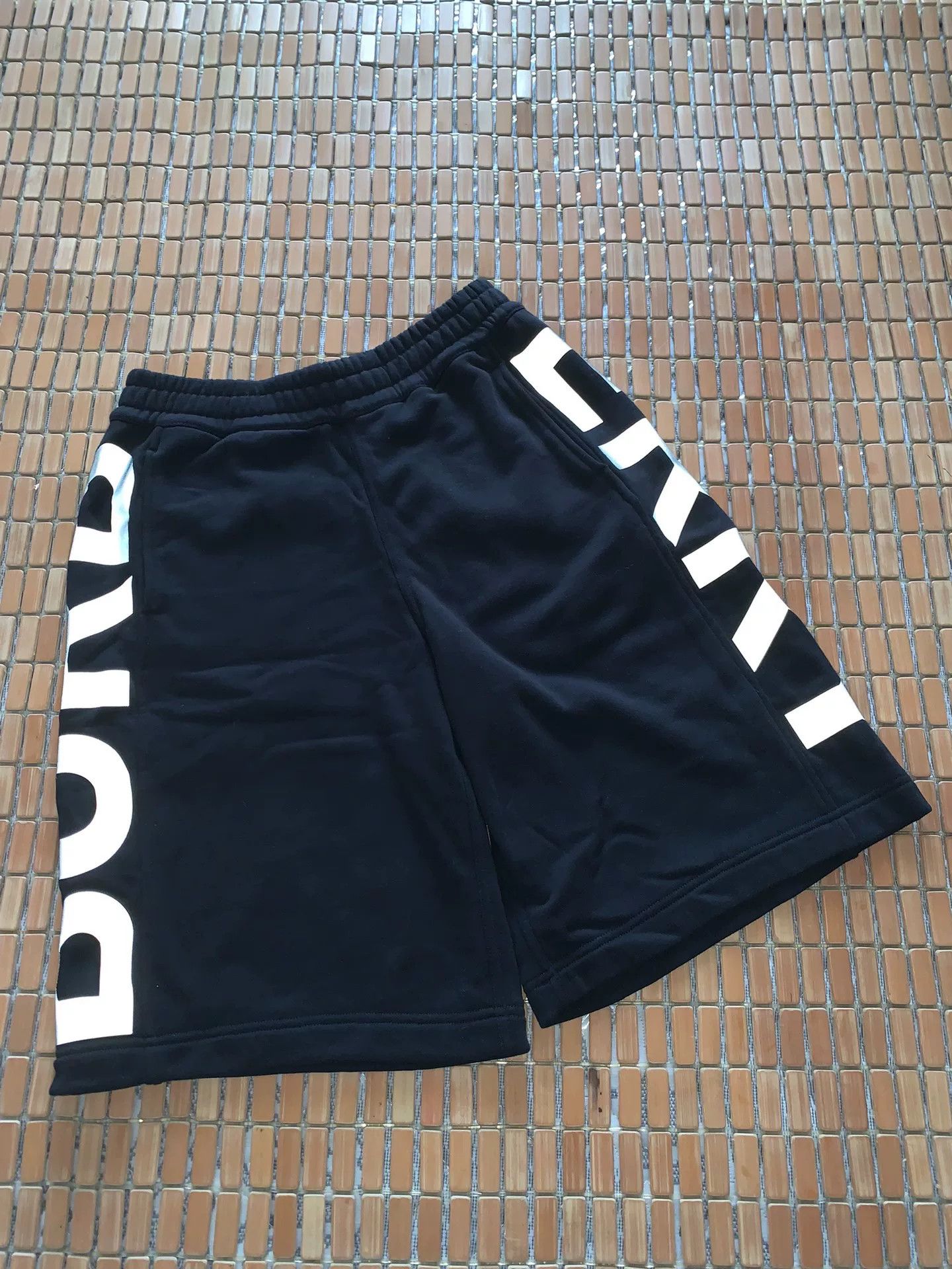 Burberry Burberry Reflective Logo Sports Shorts Size US 26 / EU 42 - 1 Thumbnail