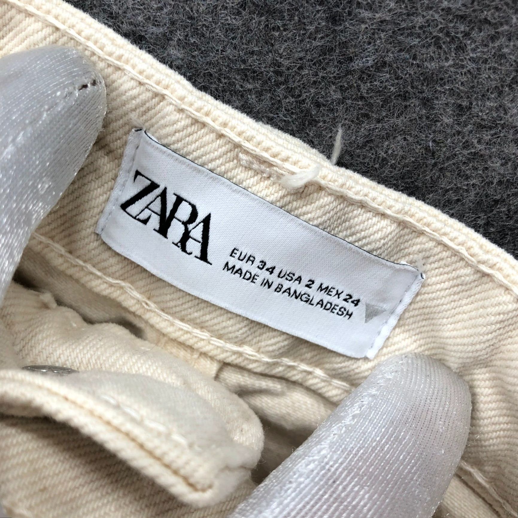 Zara VINTAGE Zara High Rise Denim Shorts Womens 2 Ivory Cream Cotton High Waist Solid 5-Pocket Retro Casual Womens Size 42" / US 20 - 3 Thumbnail