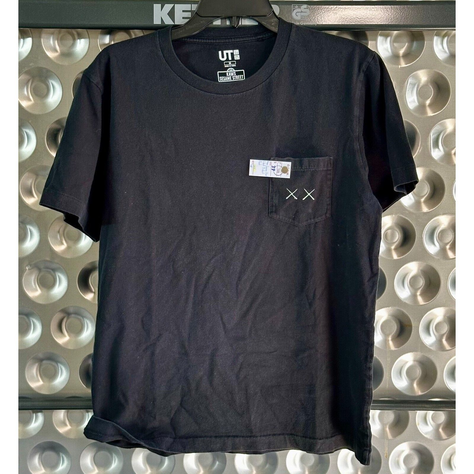Kaws Kaws x Sesame Street XX Pocket Tee | Medium | UT Graphic Size US M / EU 48-50 / 2 - 2 Thumbnail