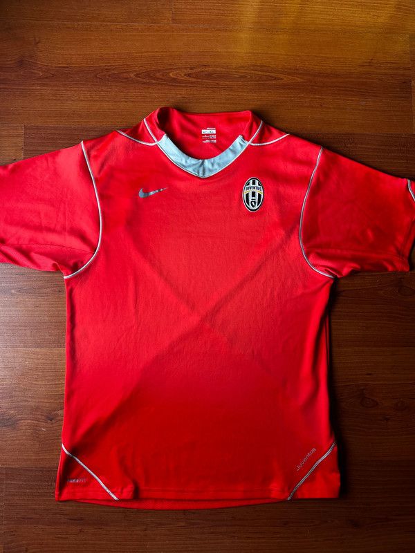 Other Juventus Nike Red 2007/08 Training Football Size US XS / EU 42 / 0 - 2 Thumbnail