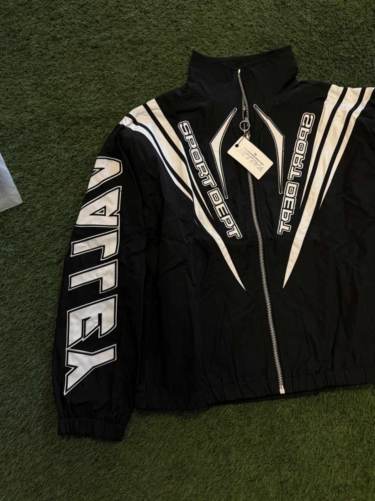Vale Valley Track Jacket Size (S) Brand New Black Size US S / EU 44-46 / 1 - 4 Thumbnail