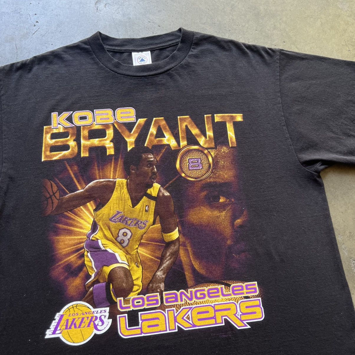 NBA VTG ‘90s Kobe Bryant Gold Coin NBA Tee Shirt Basketball Size US L / EU 52-54 / 3 - 2 Thumbnail