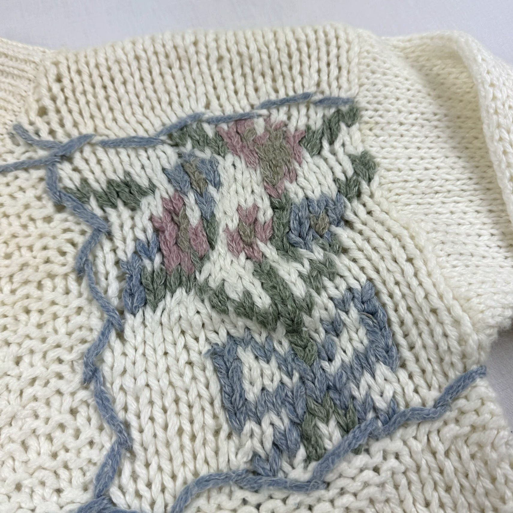 Vintage VINTAGE Nuggets Sweater Womens S White Heart Flowers 90s Pullover Size S / US 4 / IT 40 - 4 Thumbnail