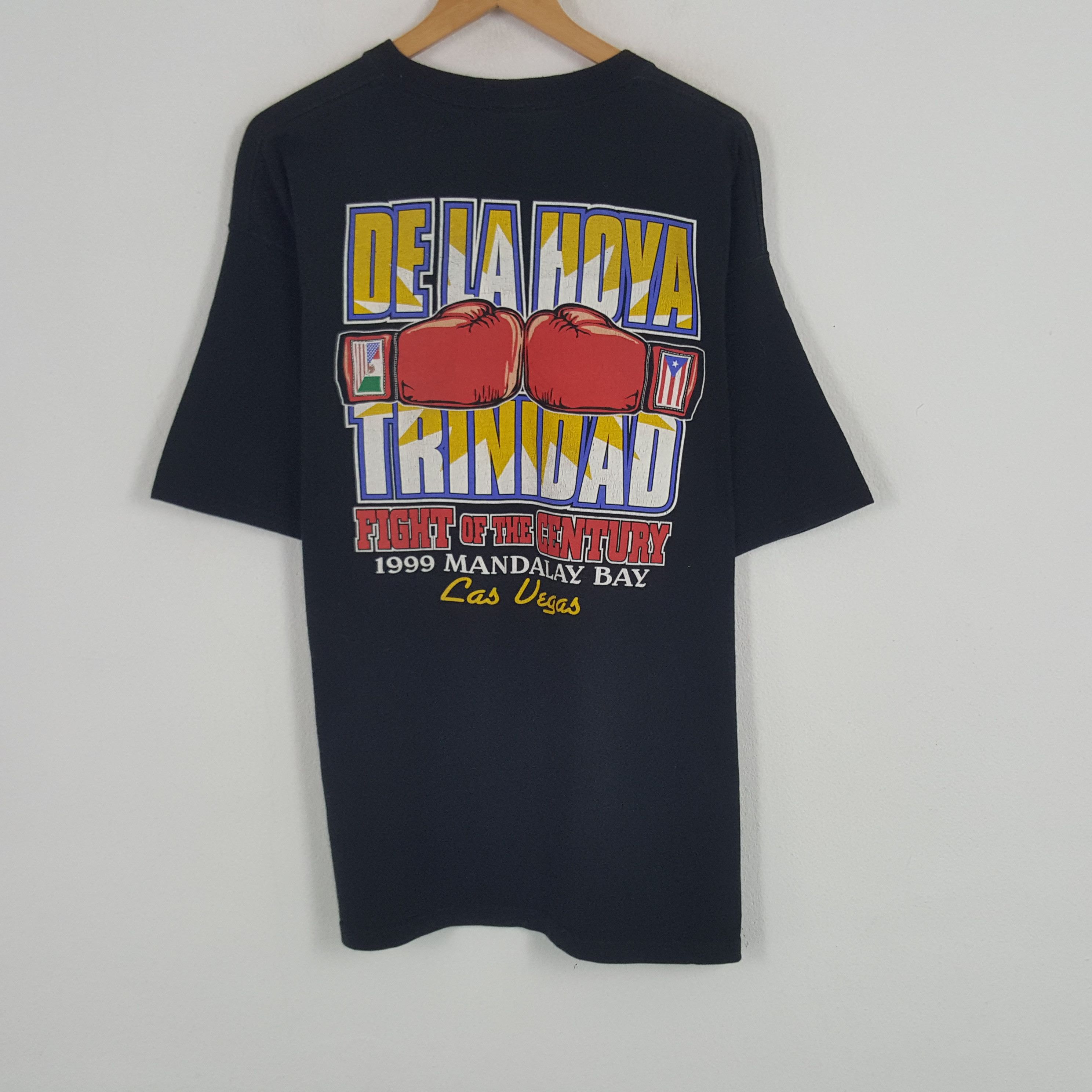 Vintage Vintage De La Hoya Trinidad Boxing 1999 Las Vegas Tshirt Size US XL / EU 56 / 4 - 1 Thumbnail