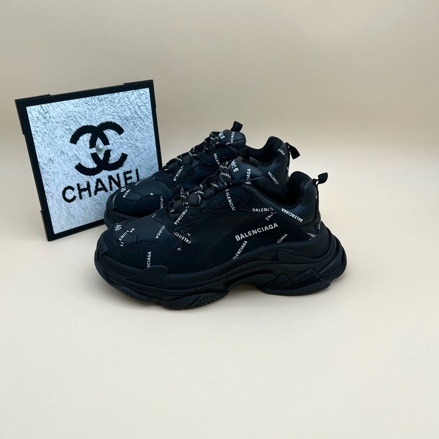 Balenciaga Balenciaga Lowtop Sneakers 7 Men Size US 7 / EU 40 - 1 Thumbnail