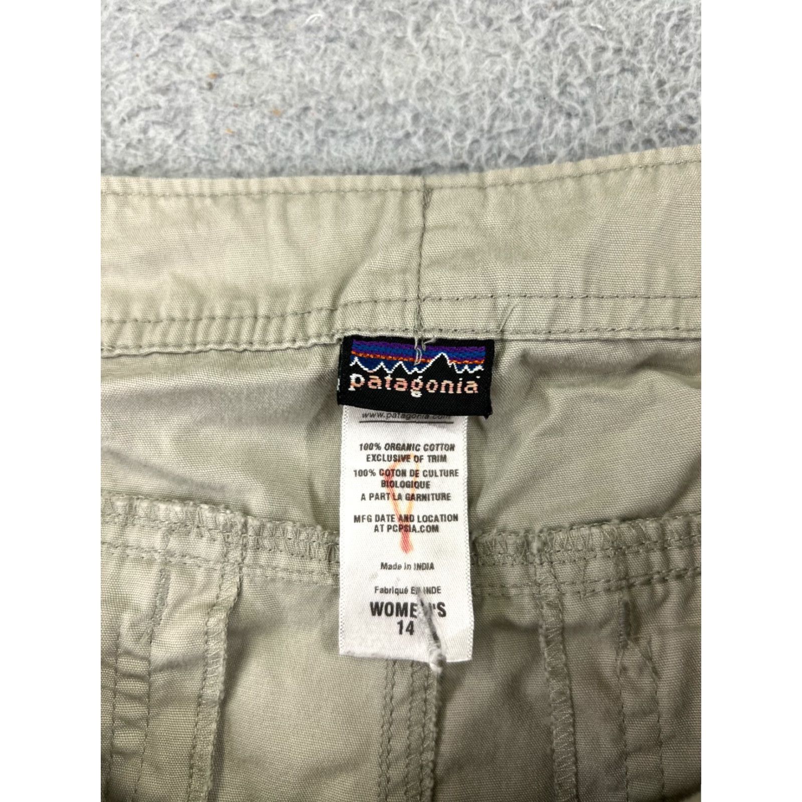 Patagonia Patagonia Pants Women 14 Beige Mandala Capris 100% Cotton Cargo Drawstring 34x21 Capris Womens 14 Beige Mandala 100% Cotton Patagonia Pants Size 36" / US 14 / IT 50 - 6 Thumbnail