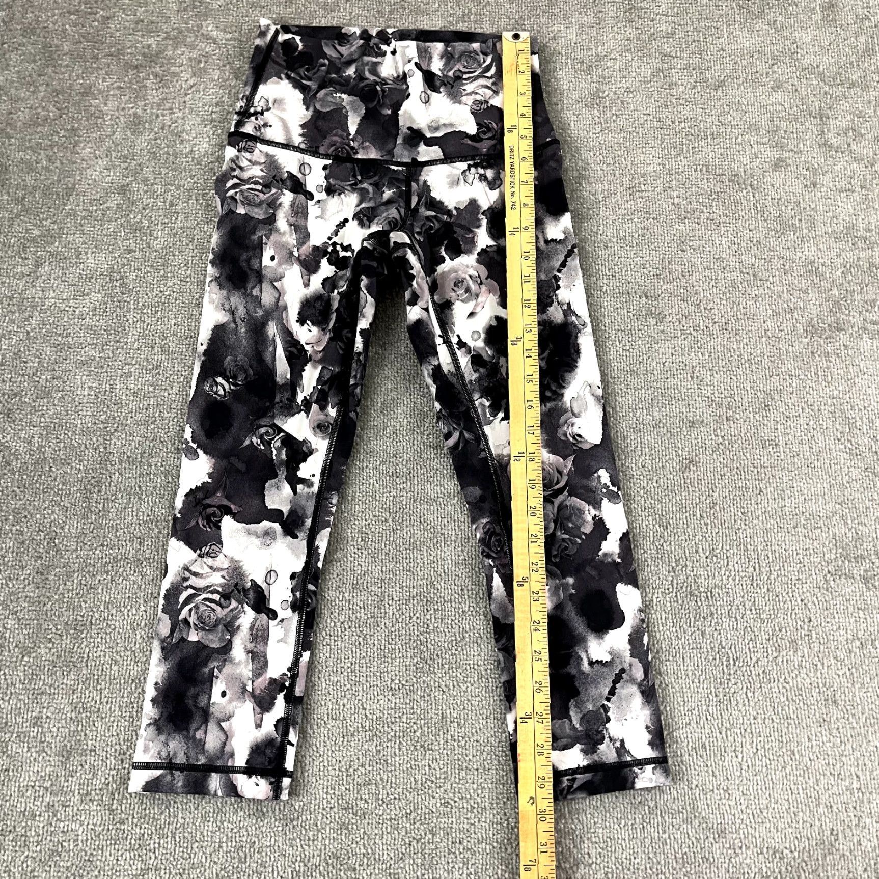 Lululemon LULULEMON Leggings Womens Size 6 WUNDER UNDER Mid Rise Black Floral Obscurred Size 28" / US 6 / IT 42 - 4 Thumbnail