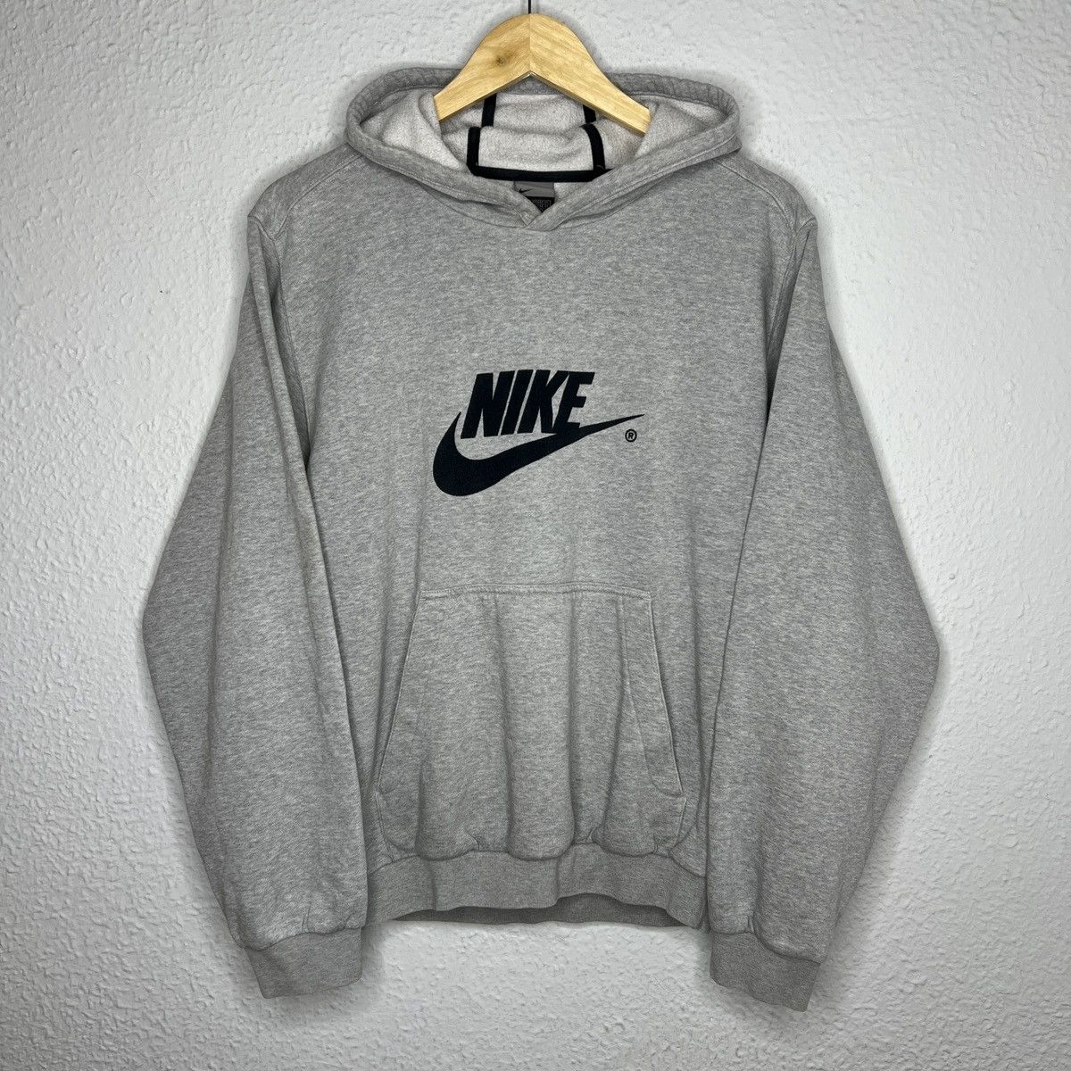 Nike × Vintage Vintage Nike Hoodie Sweatshirt Grey Big Spellout Logo Y2K Size US S / EU 44-46 / 1 - 1 Thumbnail