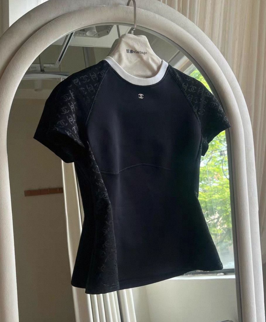 Chanel top size 38 wxx.