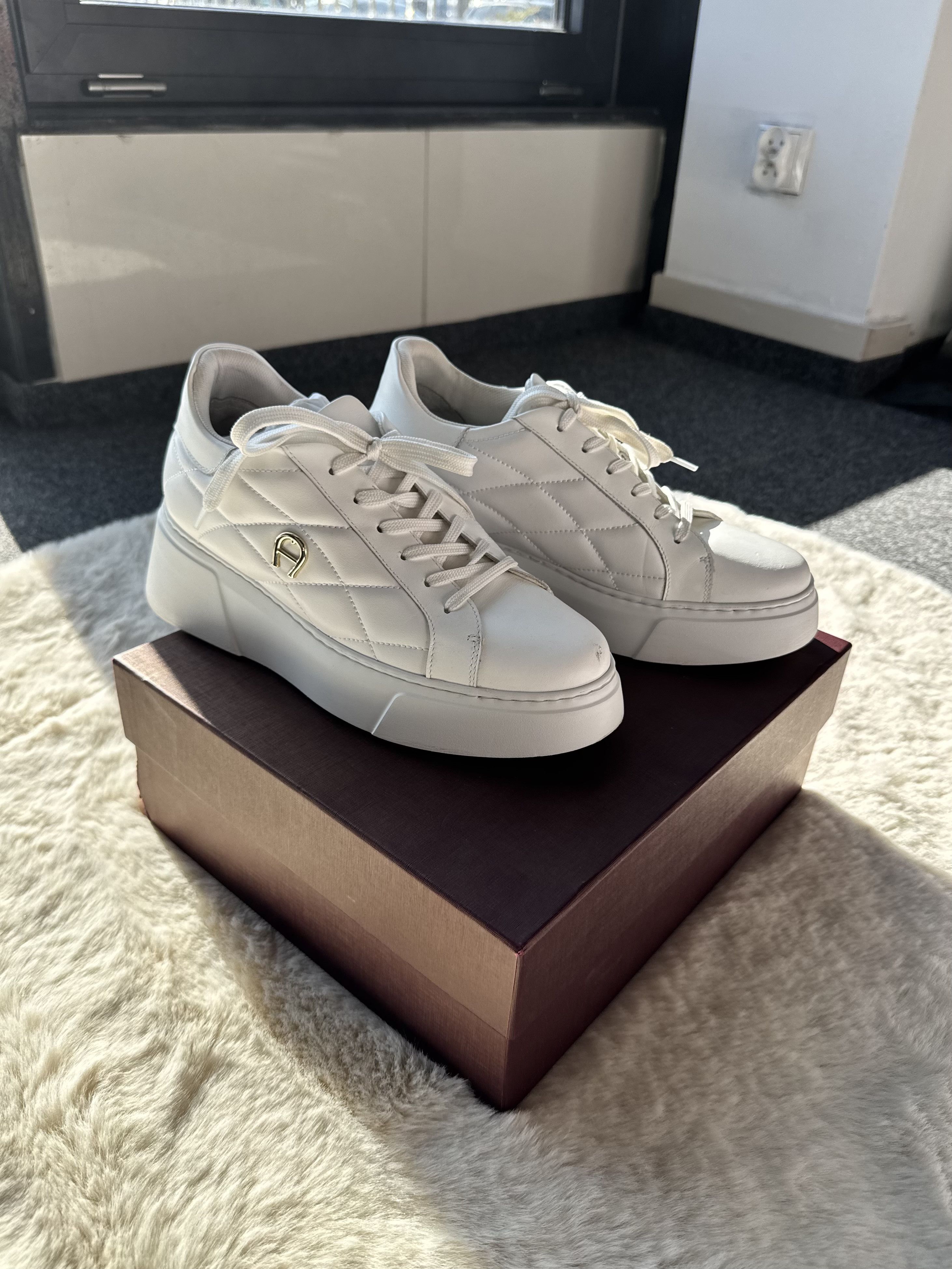 Aigner Aiger Elaine 13 Women's Low Sneakers White 39 Size US 9 / IT 39 - 11 Thumbnail