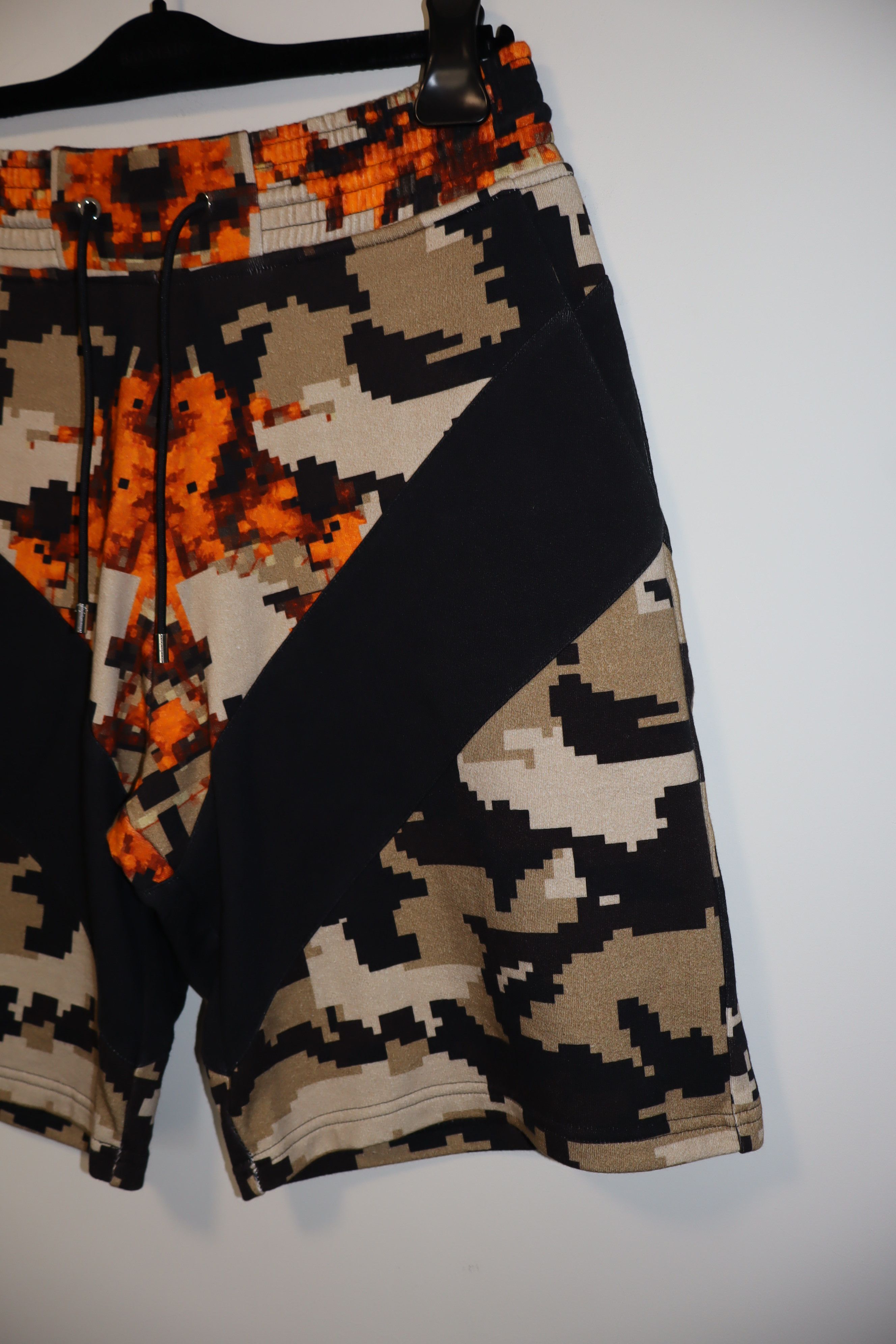 Givenchy Camo fire print shorts Size US 30 / EU 46 - 5 Thumbnail