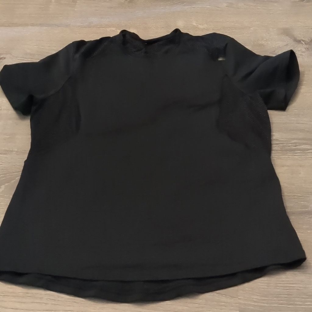 Lululemon Lululemon black short sleeve tee size medium? Size US M / EU 48-50 / 2 - 1 Thumbnail