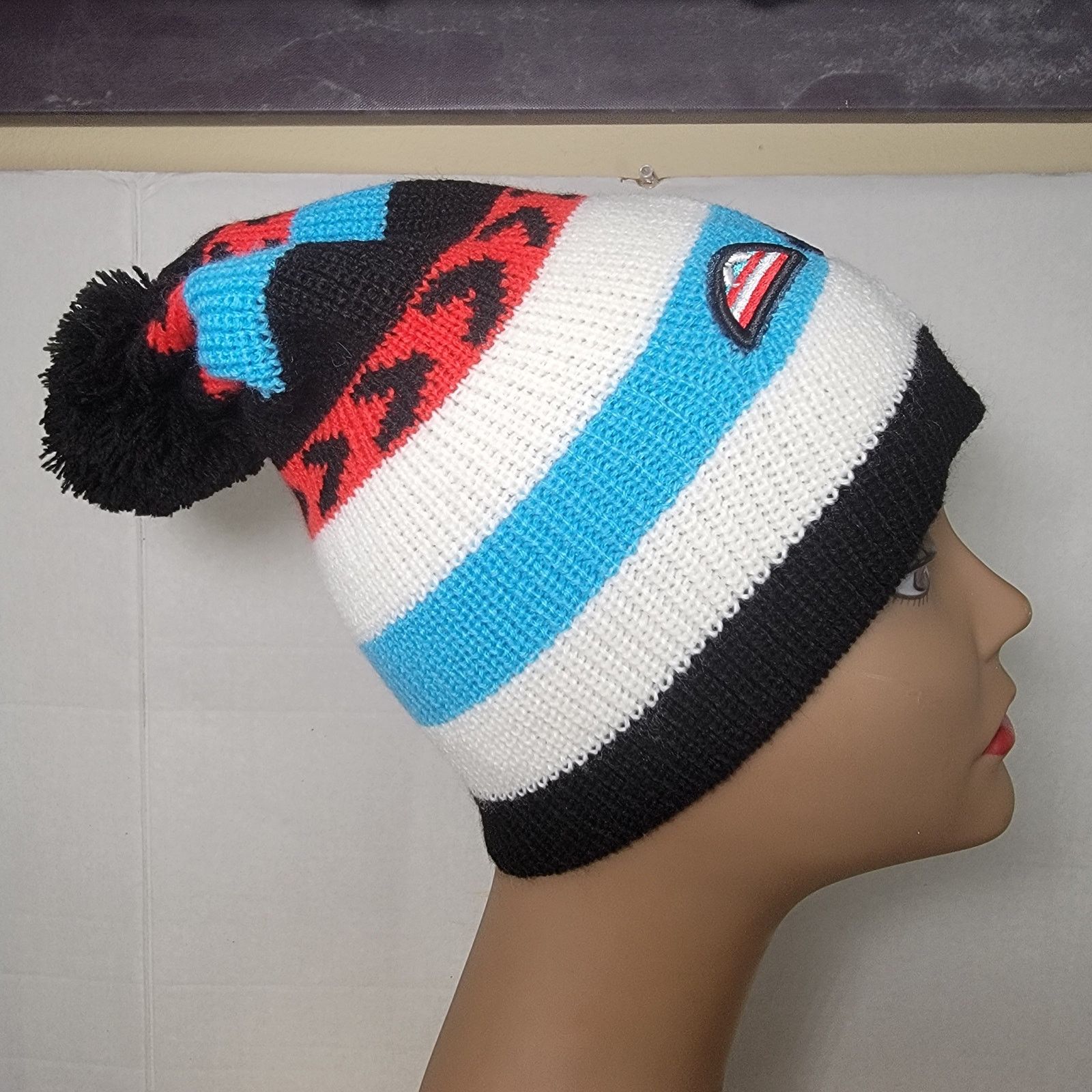 Marvel Comics Marvel Knit Captain America Beanie w/ Single Pom Pom - OSFM Size ONE SIZE - 4 Thumbnail
