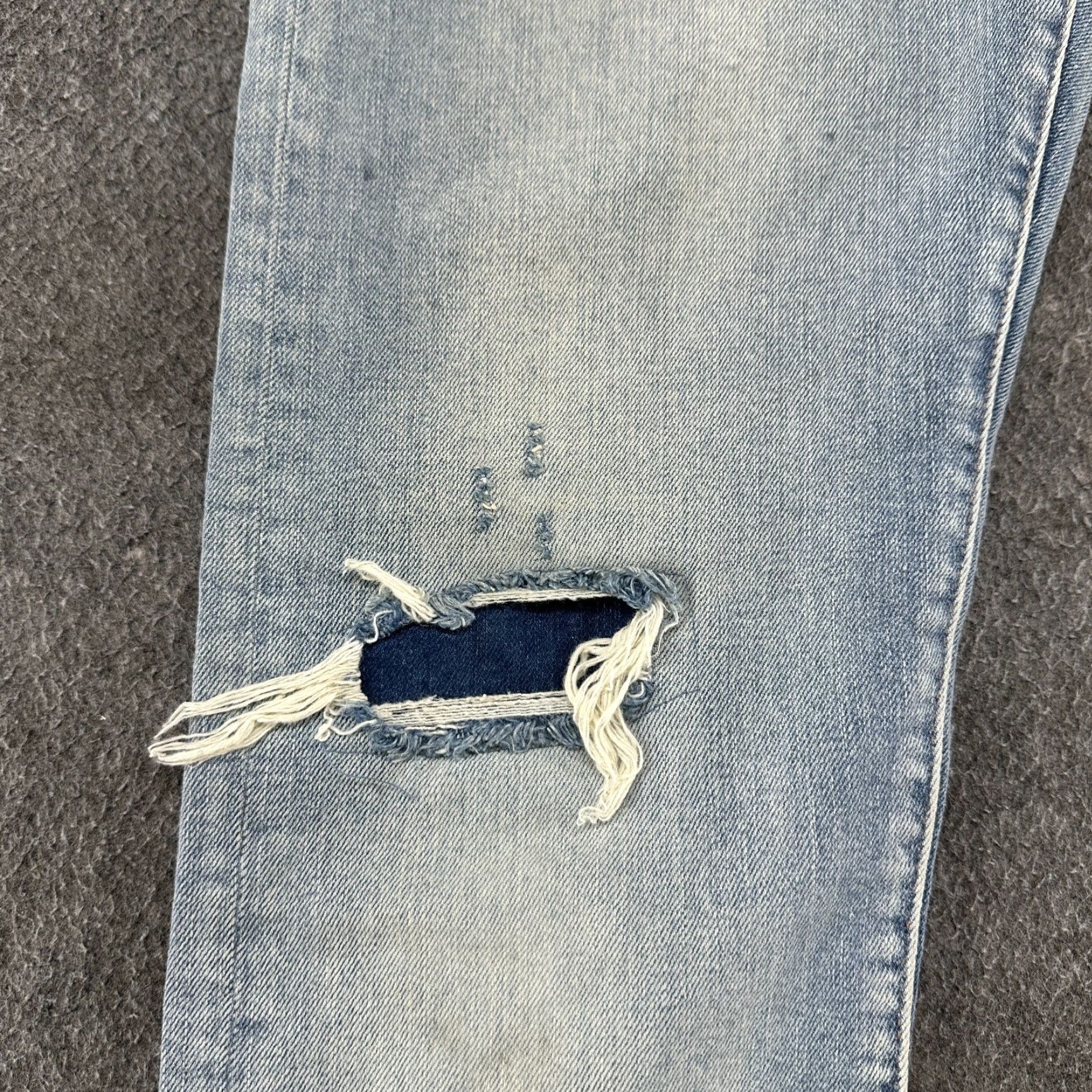 Levi's Levi's 512 Jeans Slim Tapered Light Wash 31x32 Blue Men Regular Denim Cotton Blend Distressed 5-Pocket Jeans Mens Sl… Size US 31 - 3 Thumbnail