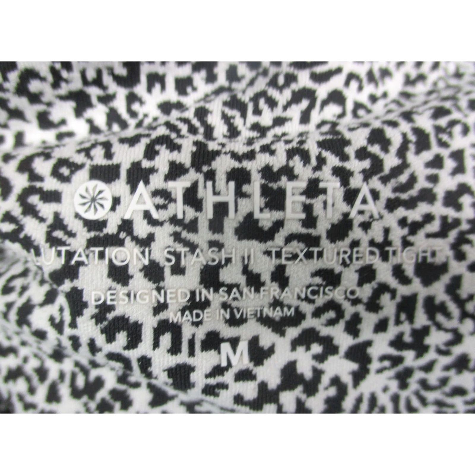 Athleta Athleta Leggings Womens M Black Animal Print Ankle Salutation Stash II Textured Pockets Yoga Size 32" / US 10 / IT 46 - 6 Thumbnail