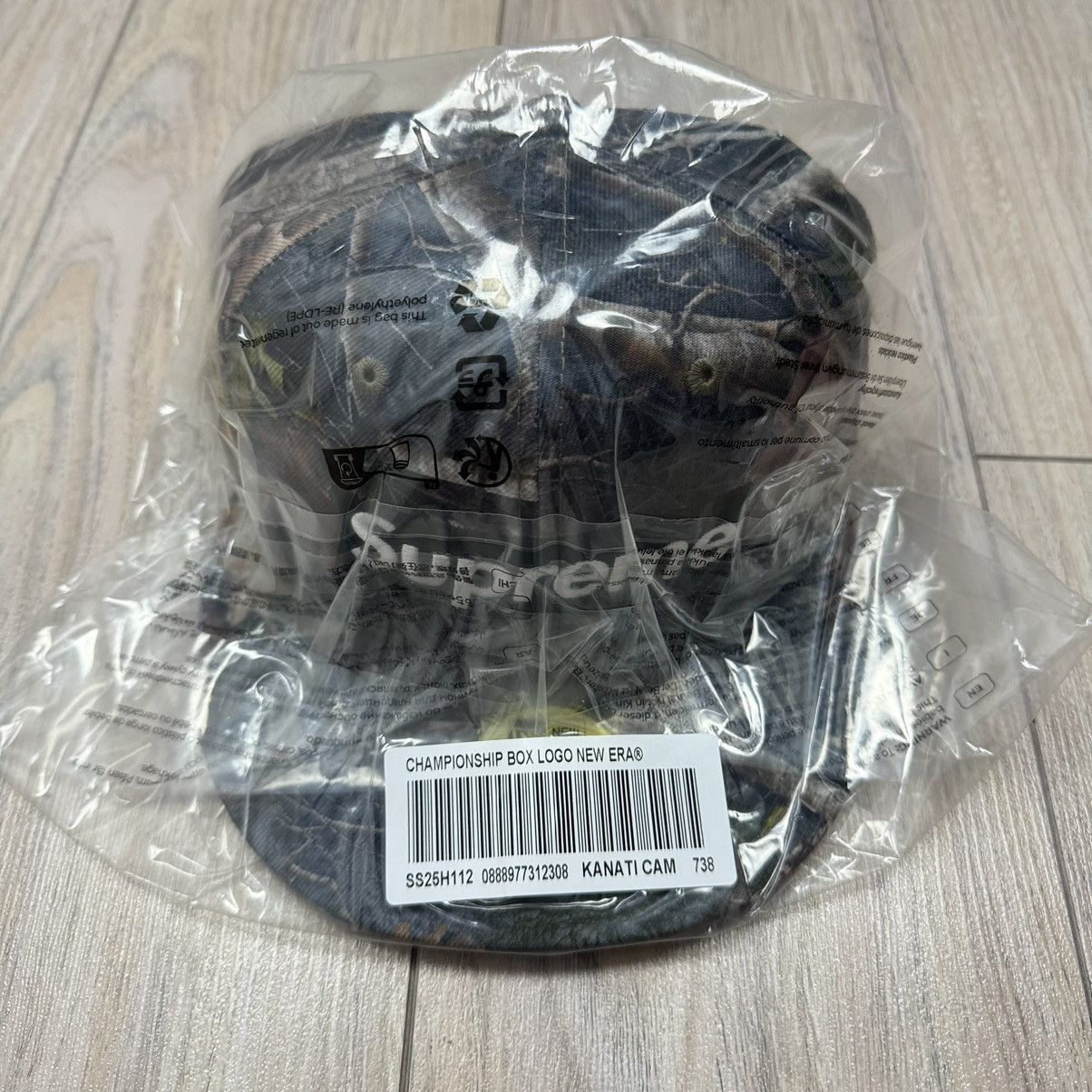 New Era × Supreme Supreme Championship Box Logo Fitted Hat Kanati Camo DS Size ONE SIZE - 5 Thumbnail