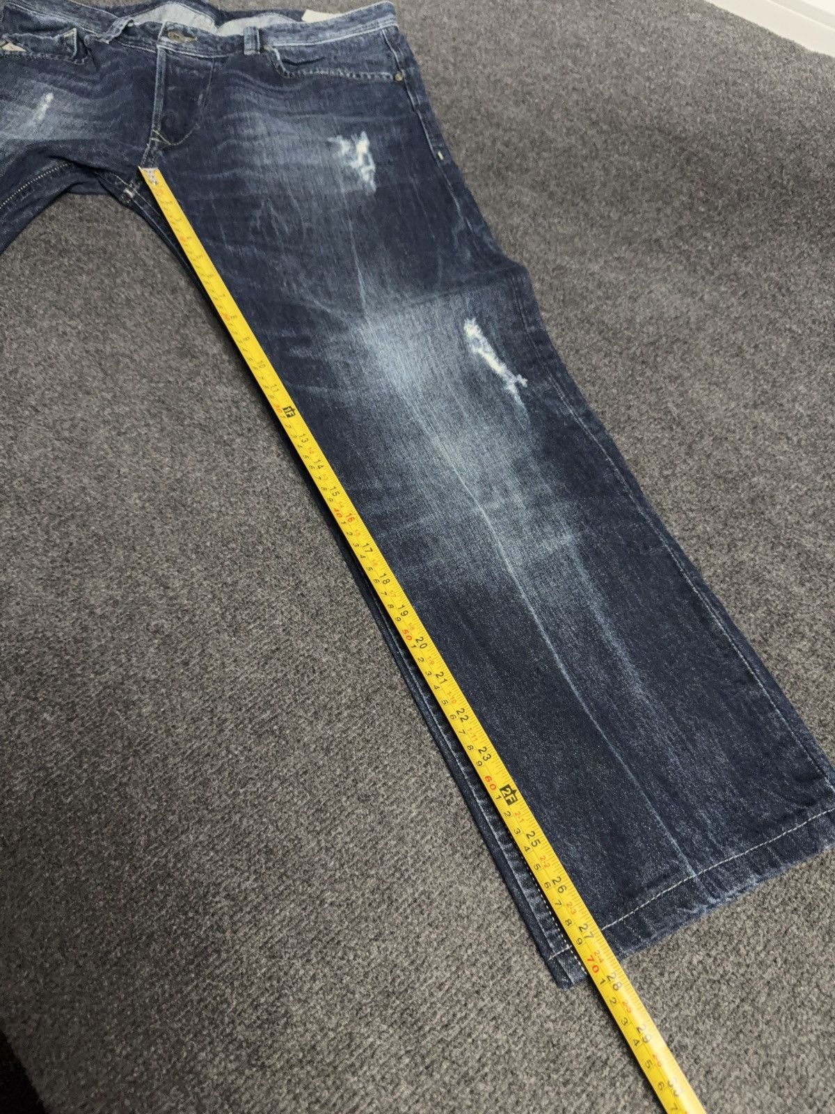 Diesel Luxury 00s Diesel Darron Distressed Y2K Slim Tapered Jeans Size US 33 - 20 Thumbnail
