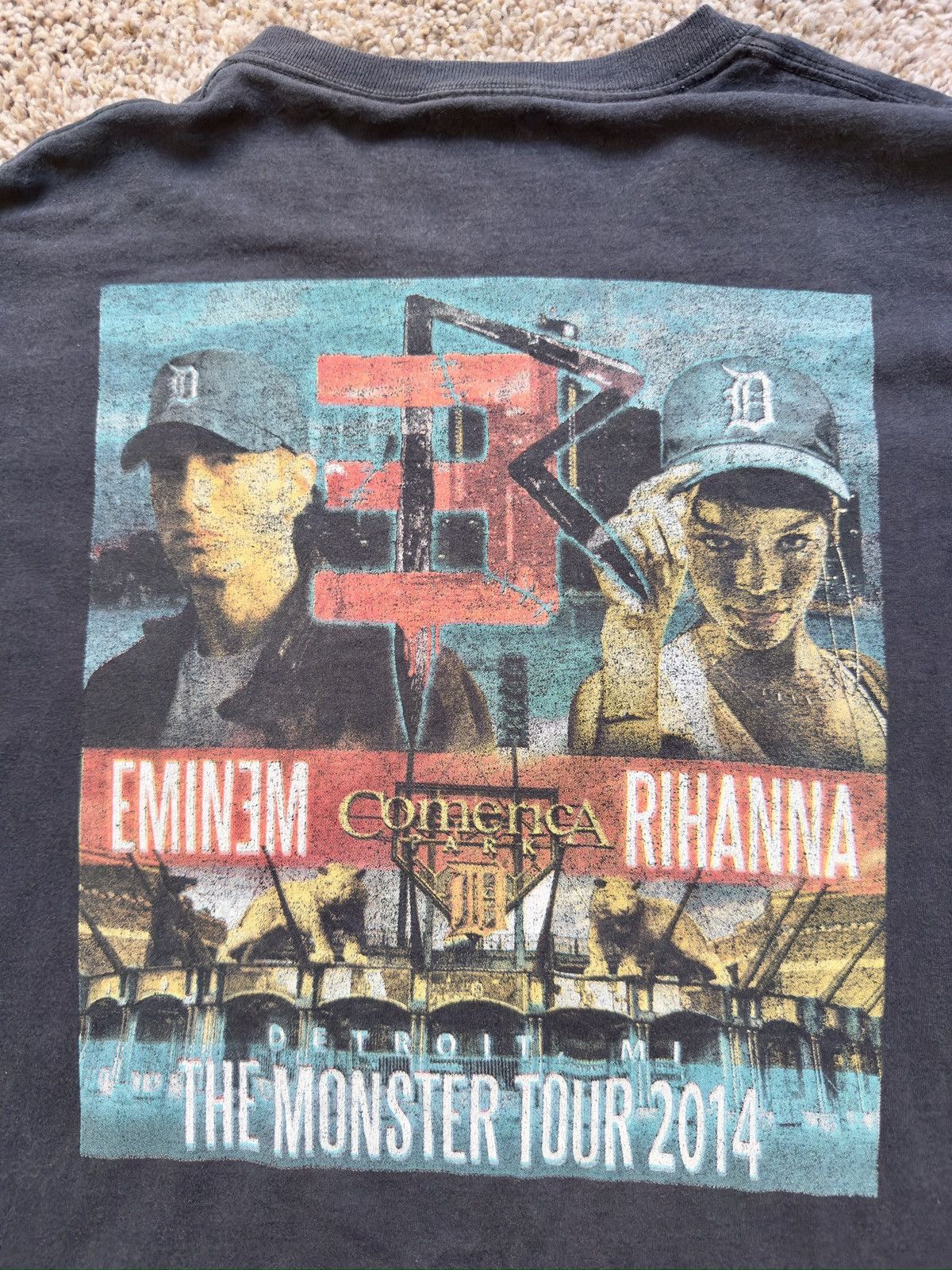Fruit Of The Loom Eminem x Rihanna The Monster Tour Shirt Size US L / EU 52-54 / 3 - 4 Thumbnail