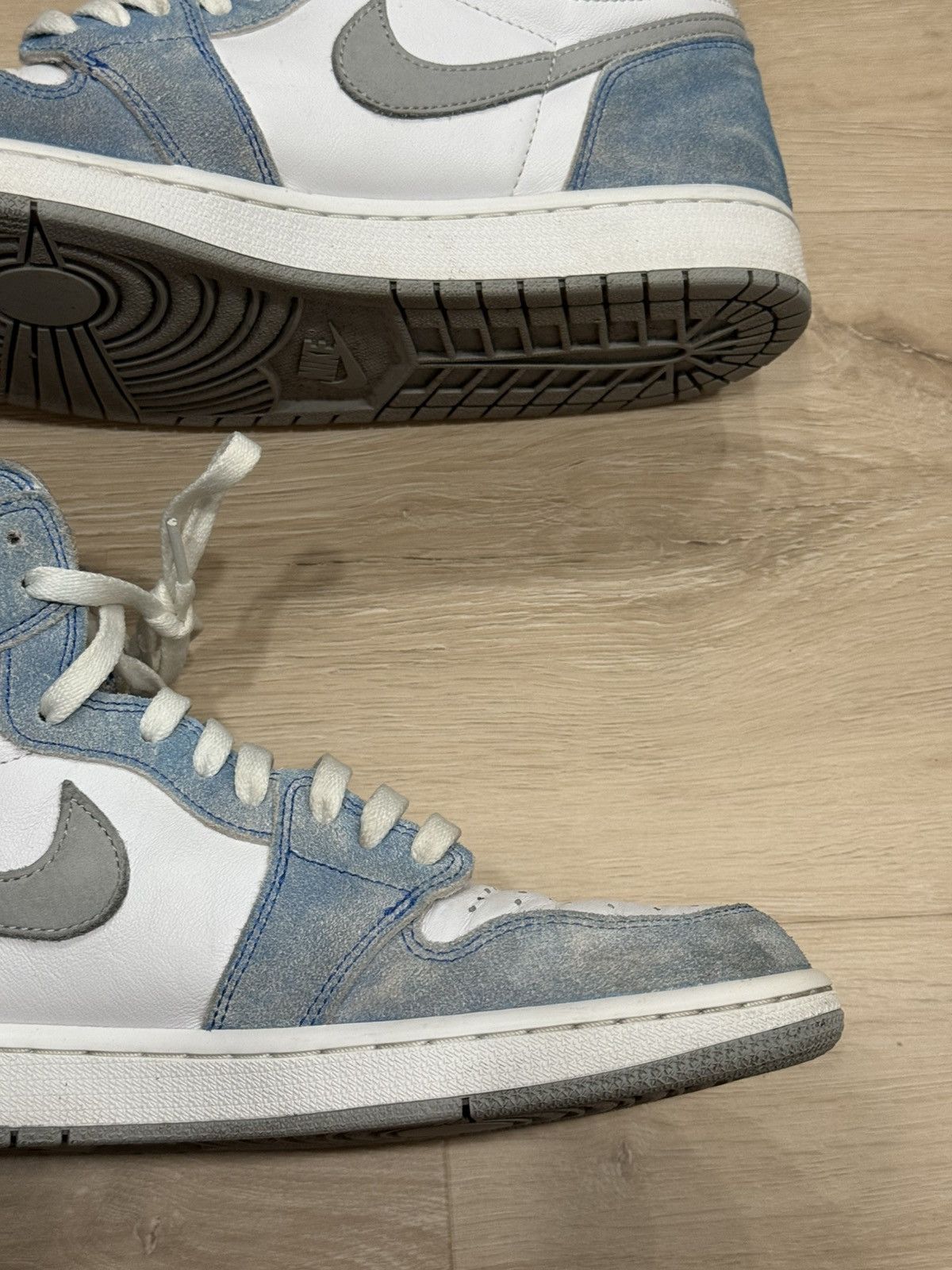 Jordan Brand Air Jordan 1 “Hyper Royal” Size US 12 / EU 45 - 12 Thumbnail