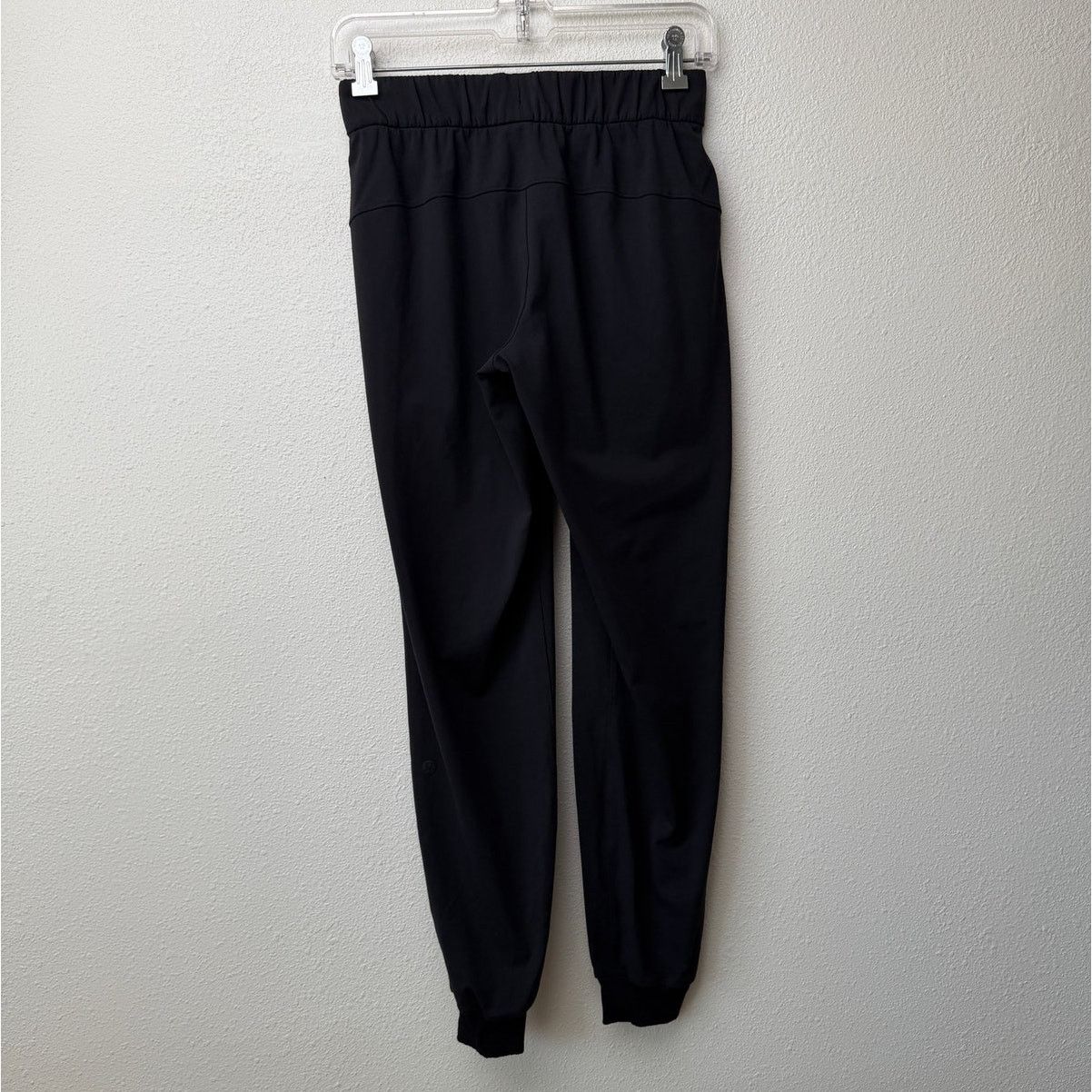 Lululemon Lululemon On The Fly Jogger Black Drawstring Cuffed Pants 2 Size 26" / US 2 / IT 38 - 2 Thumbnail