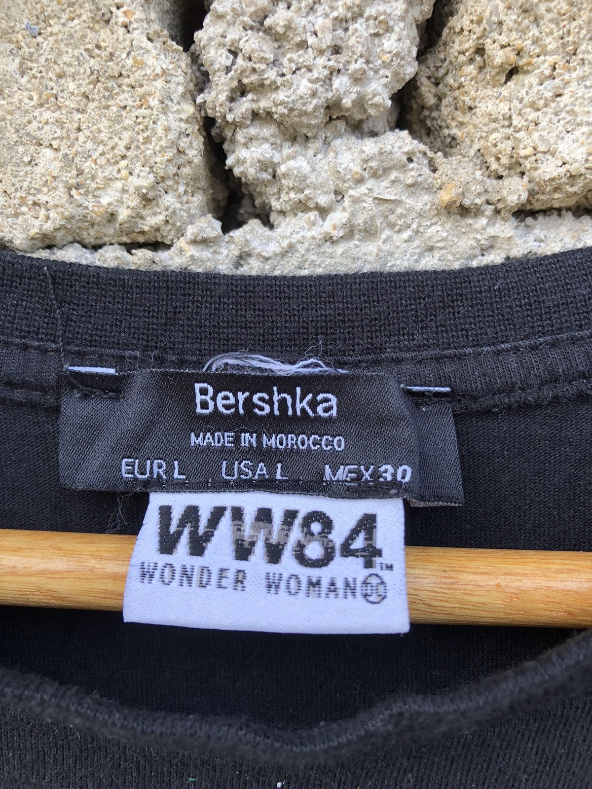 Bershka × Marvel Comics × Vintage Bershka X Wonder Women 1984 Tee Size L / US 10 / IT 46 - 15 Thumbnail