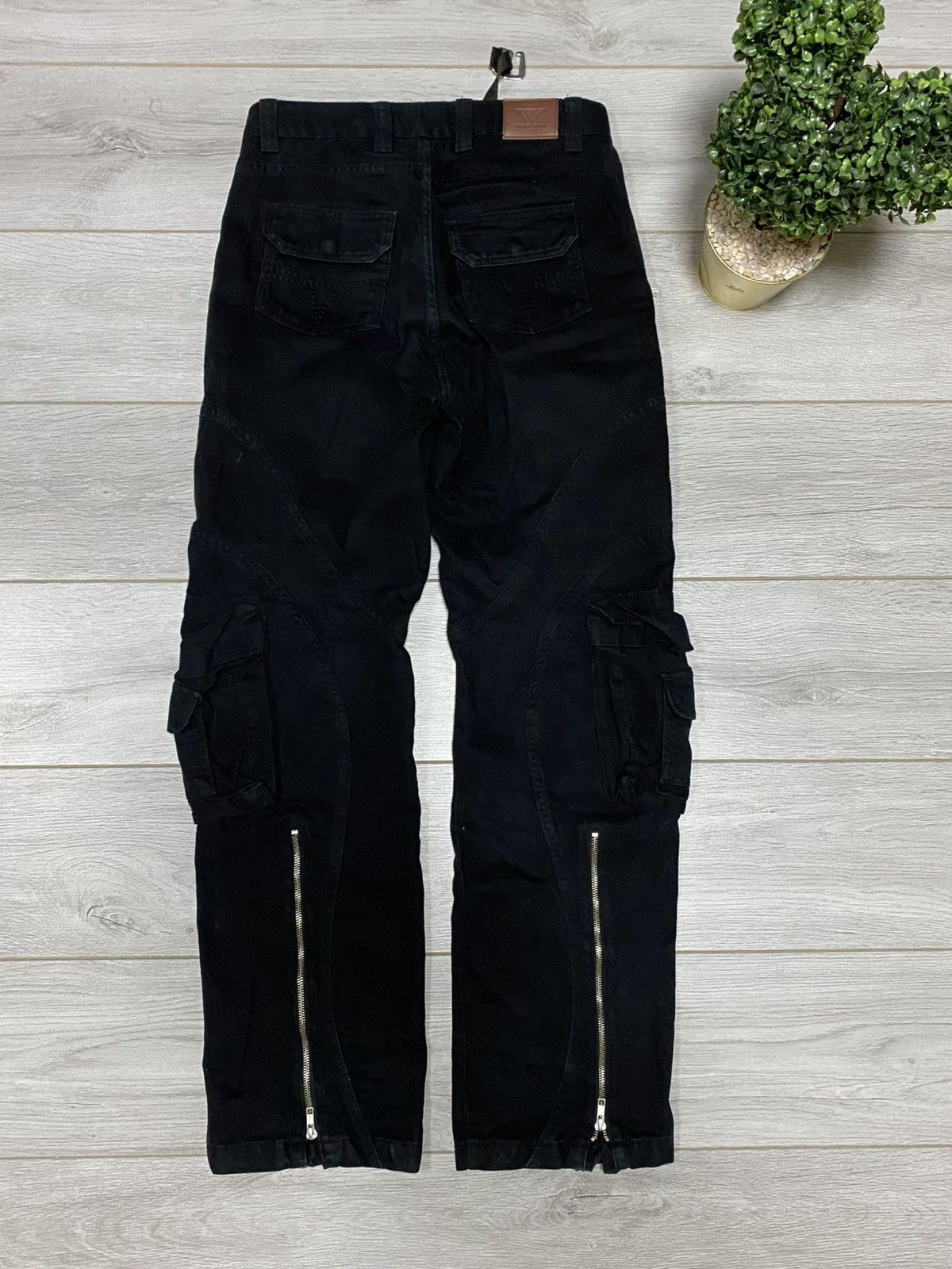 Trendt Vision Trendt Vision multi pocket cargo Y2K thick pants zippers Size US 31 - 8 Thumbnail