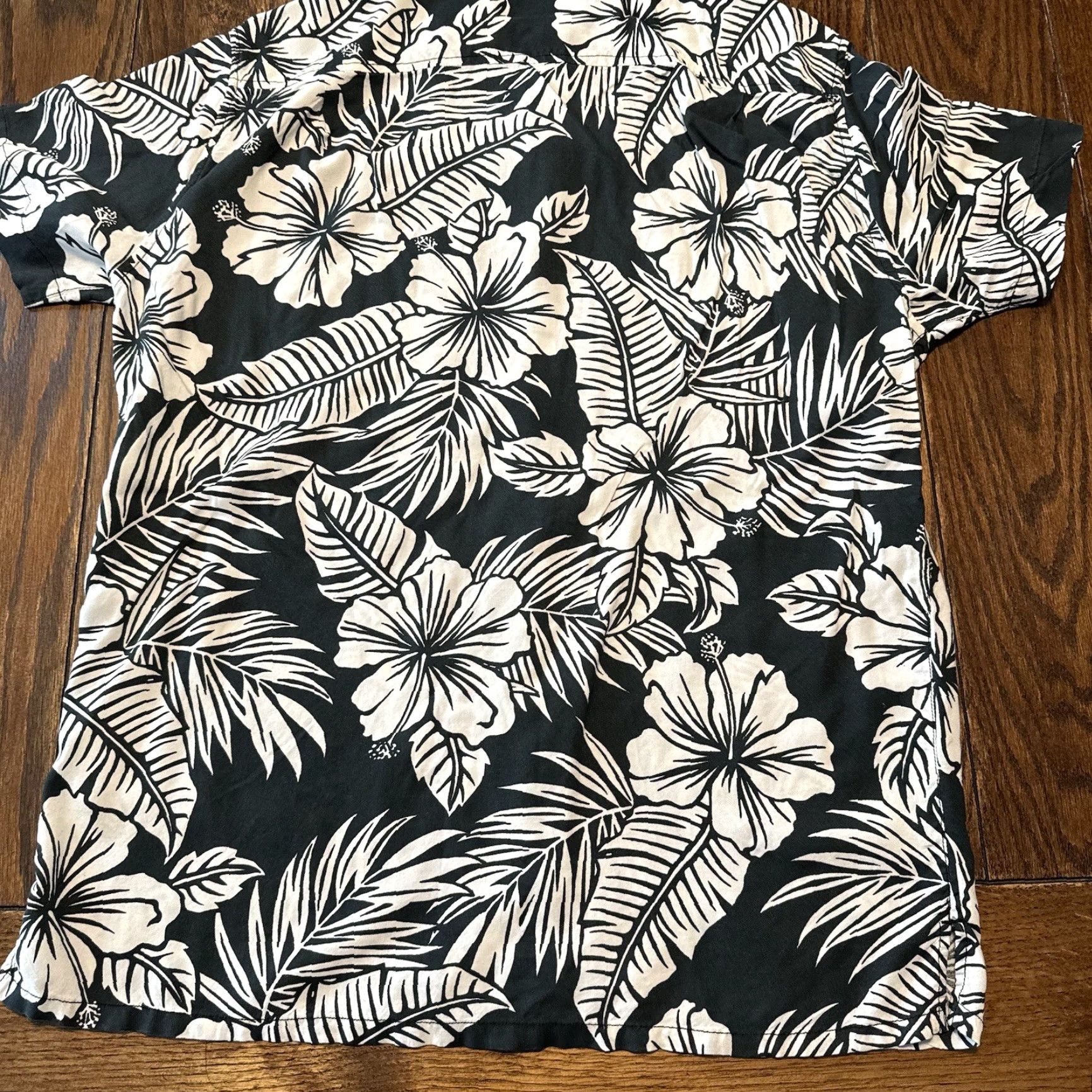 Chubbies Chubbies Hawaiian Short Sleeve Button Shirt Large Black And White Hibiscus Palms Size US L / EU 52-54 / 3 - 4 Thumbnail