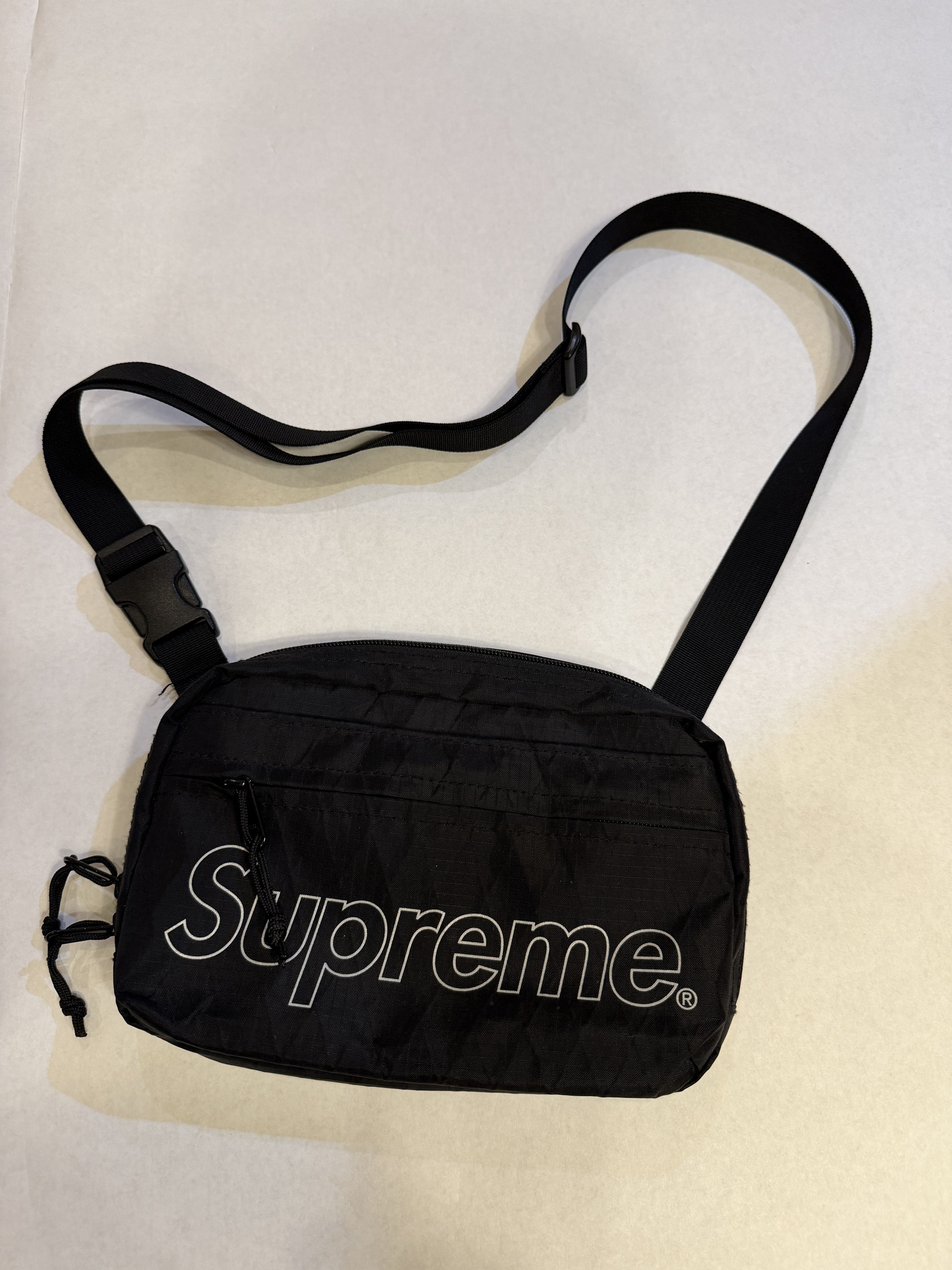 Supreme Supreme Black Logo Crossbody Bag Size ONE SIZE - 1 Thumbnail
