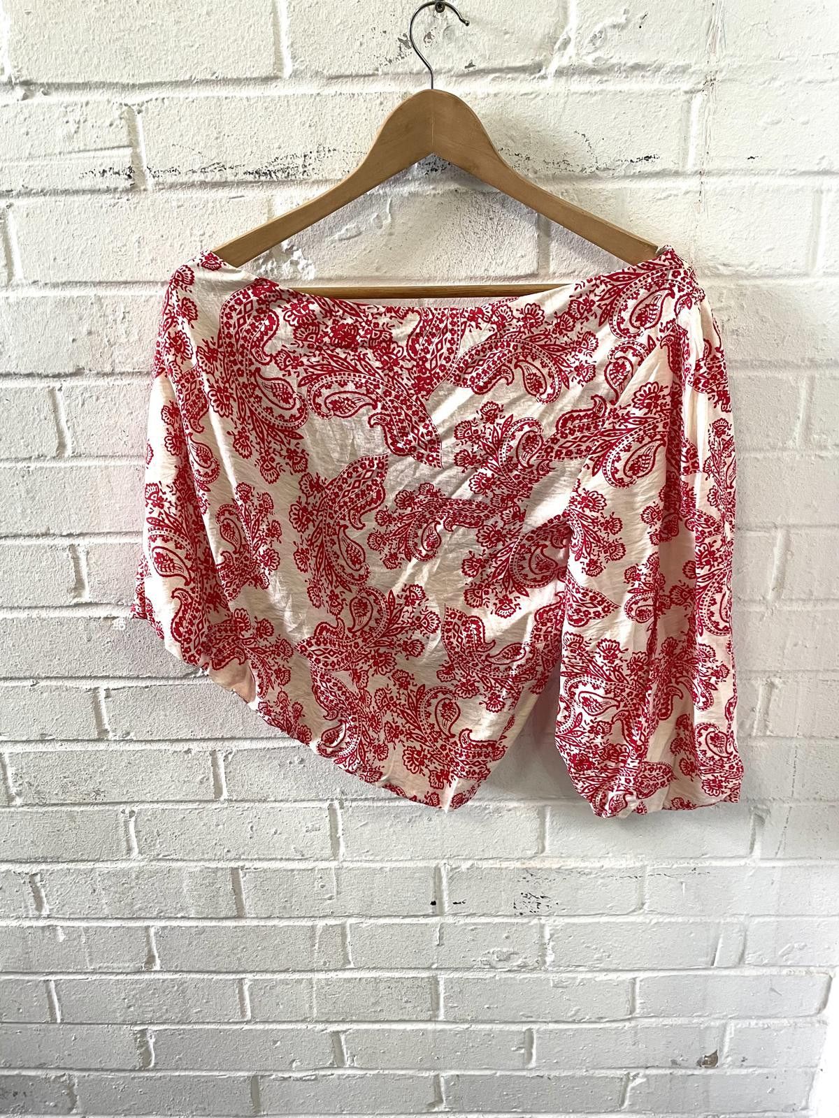 Designer Mint Velvet Ivory and Red Paisley Print Blouse, Medium Size M / US 6-8 / IT 42-44 - 1 Thumbnail