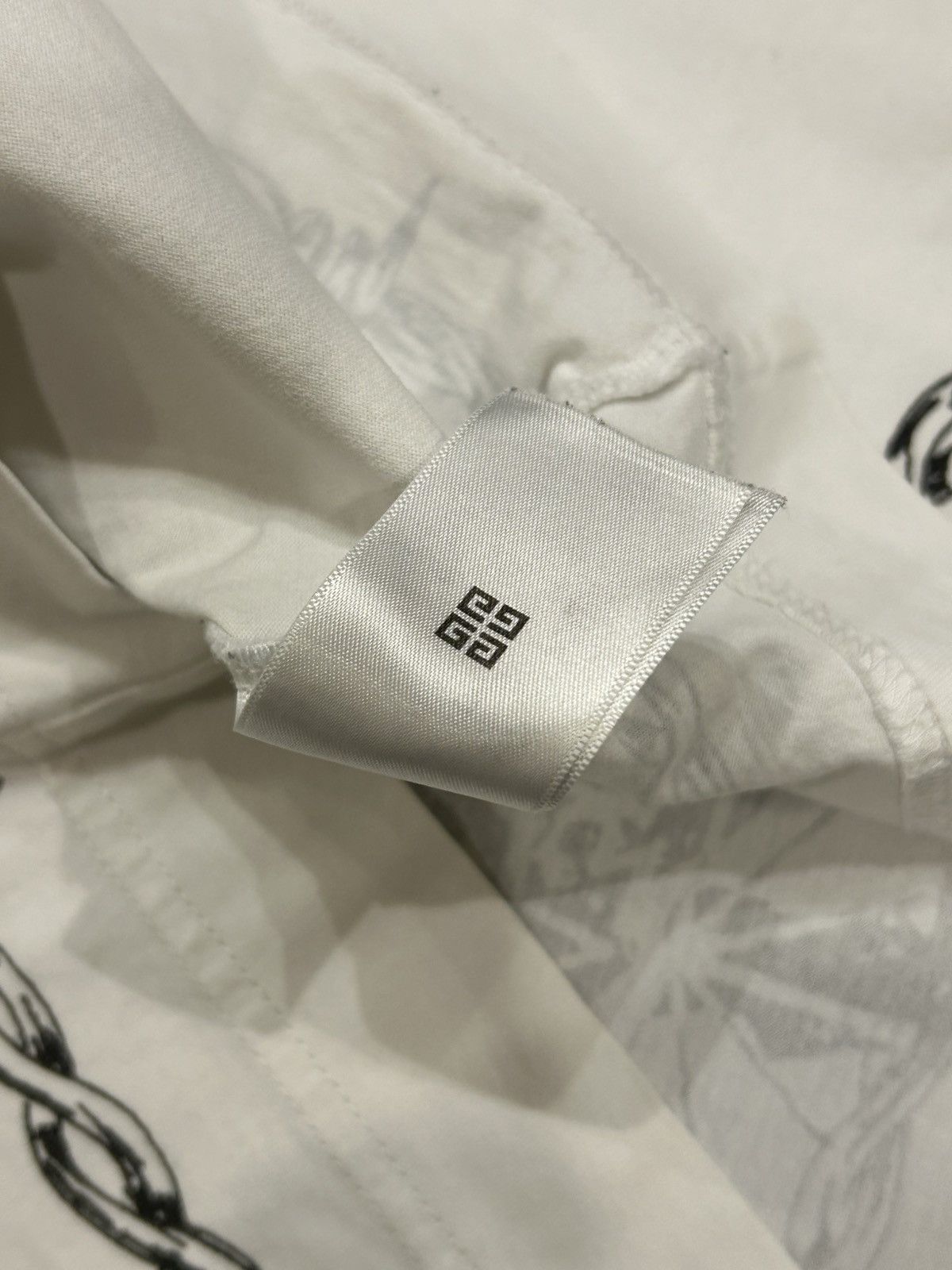 Givenchy Givenchy Tattoo Totem Tee Size US L / EU 52-54 / 3 - 6 Thumbnail