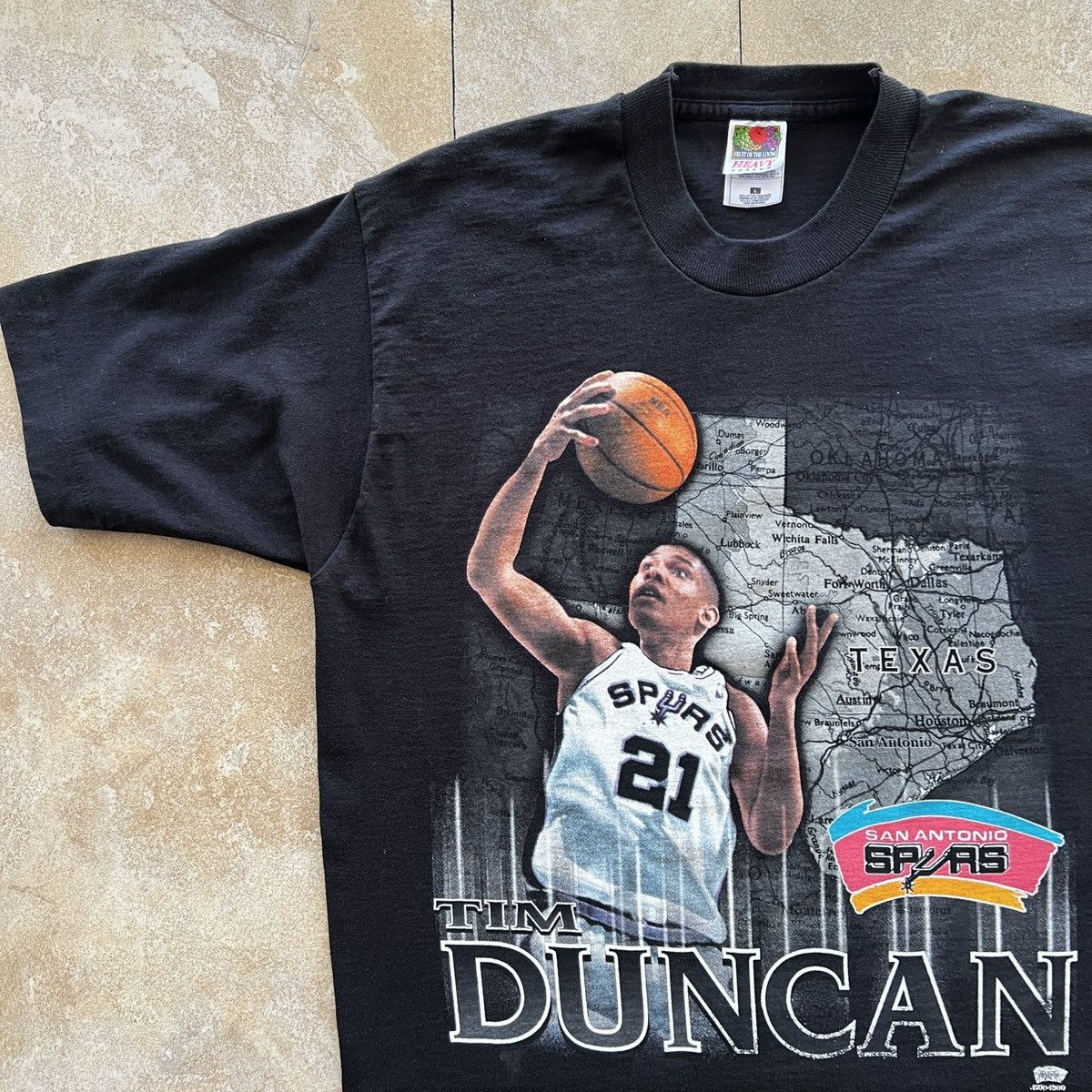 Fruit Of The Loom × NBA × Vintage VTG ‘90s Tim Duncan San Antonio Spurs Basketball Tee Shirt Size US L / EU 52-54 / 3 - 2 Thumbnail